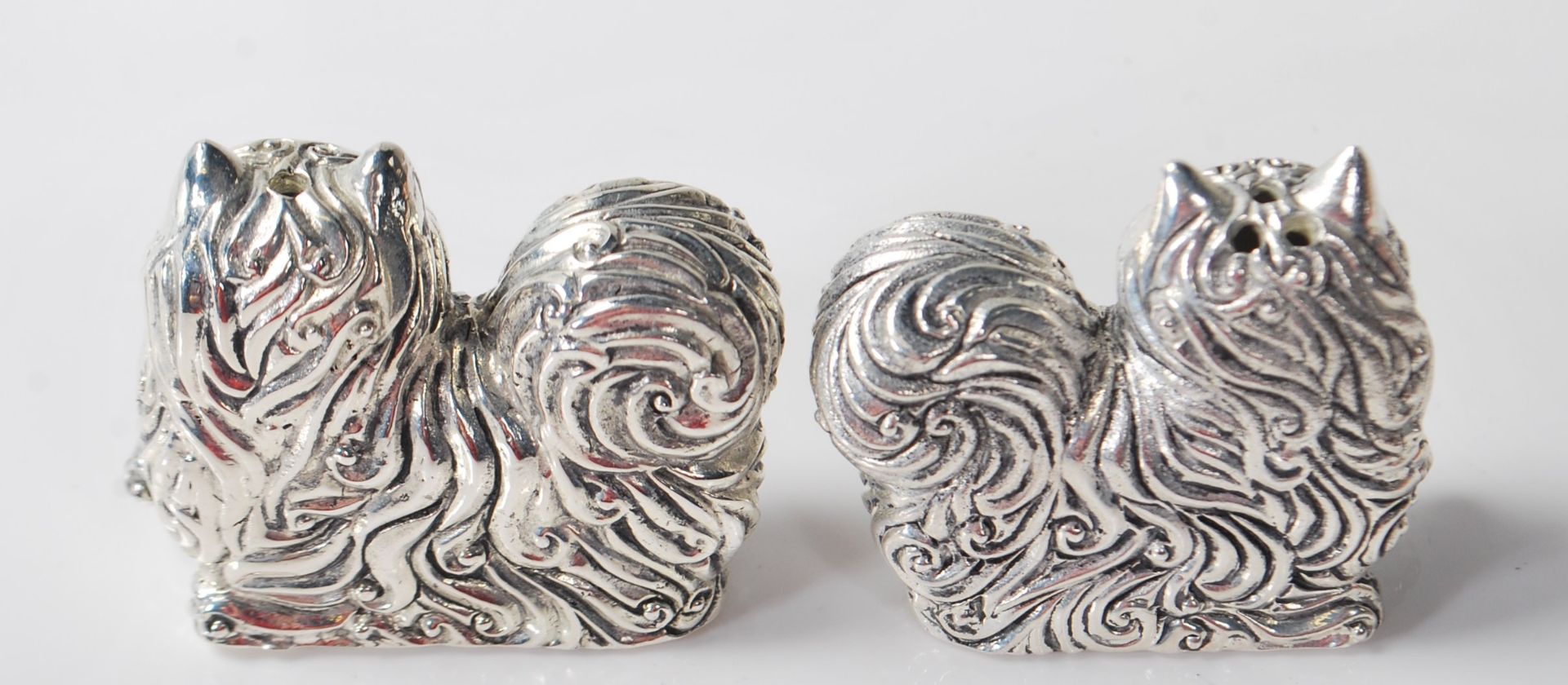 A PAIR OF SILVER PLATED CAT SALT AND PEPPER SHAKERS - Image 2 of 5