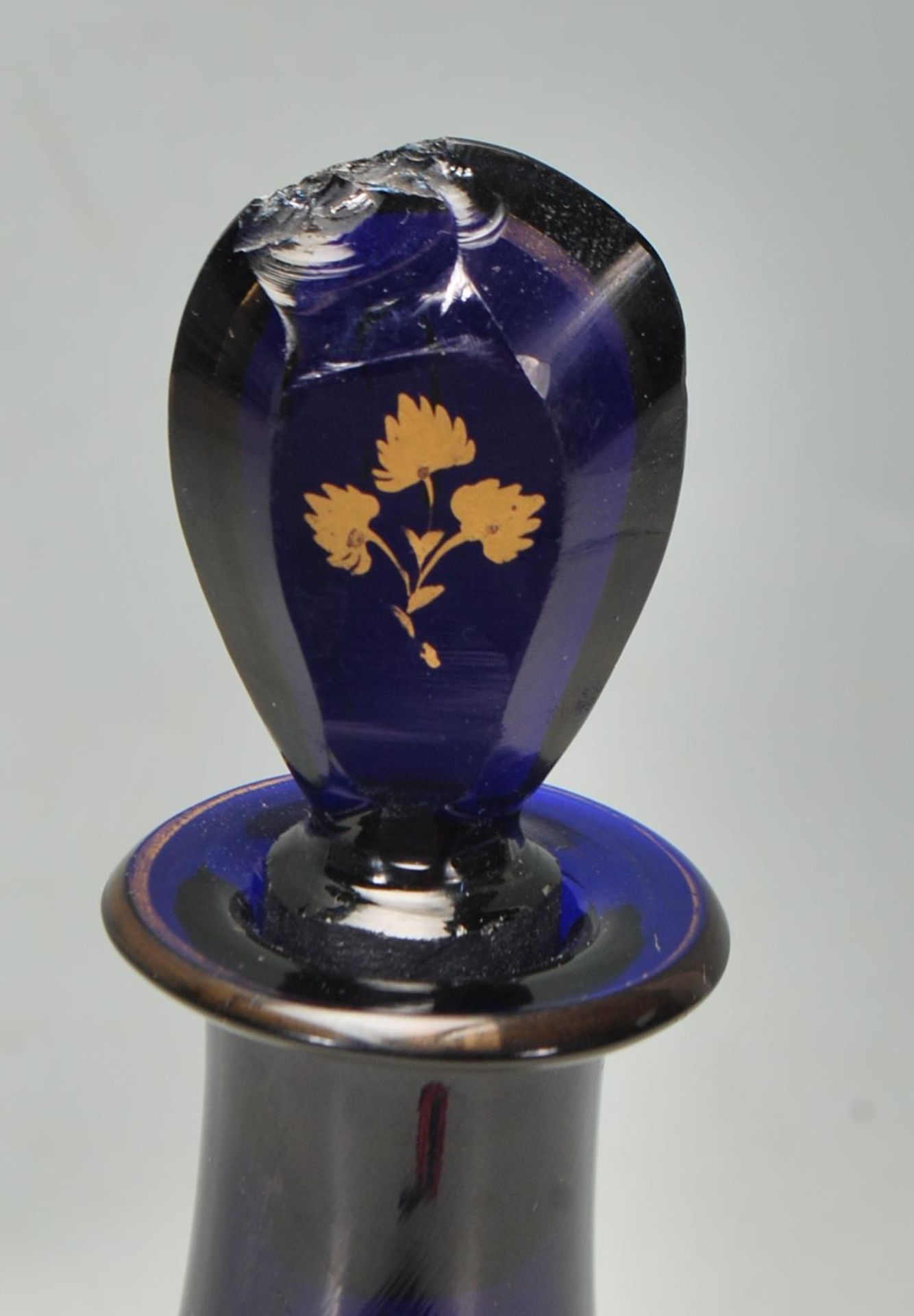 19TH CENTURY GEORGIAN BRISTOL BLUE GLASS RUM BOTTLE - Image 4 of 7