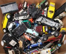 LARGE QUANTITY OF VINTAGE DIE CAST CARS