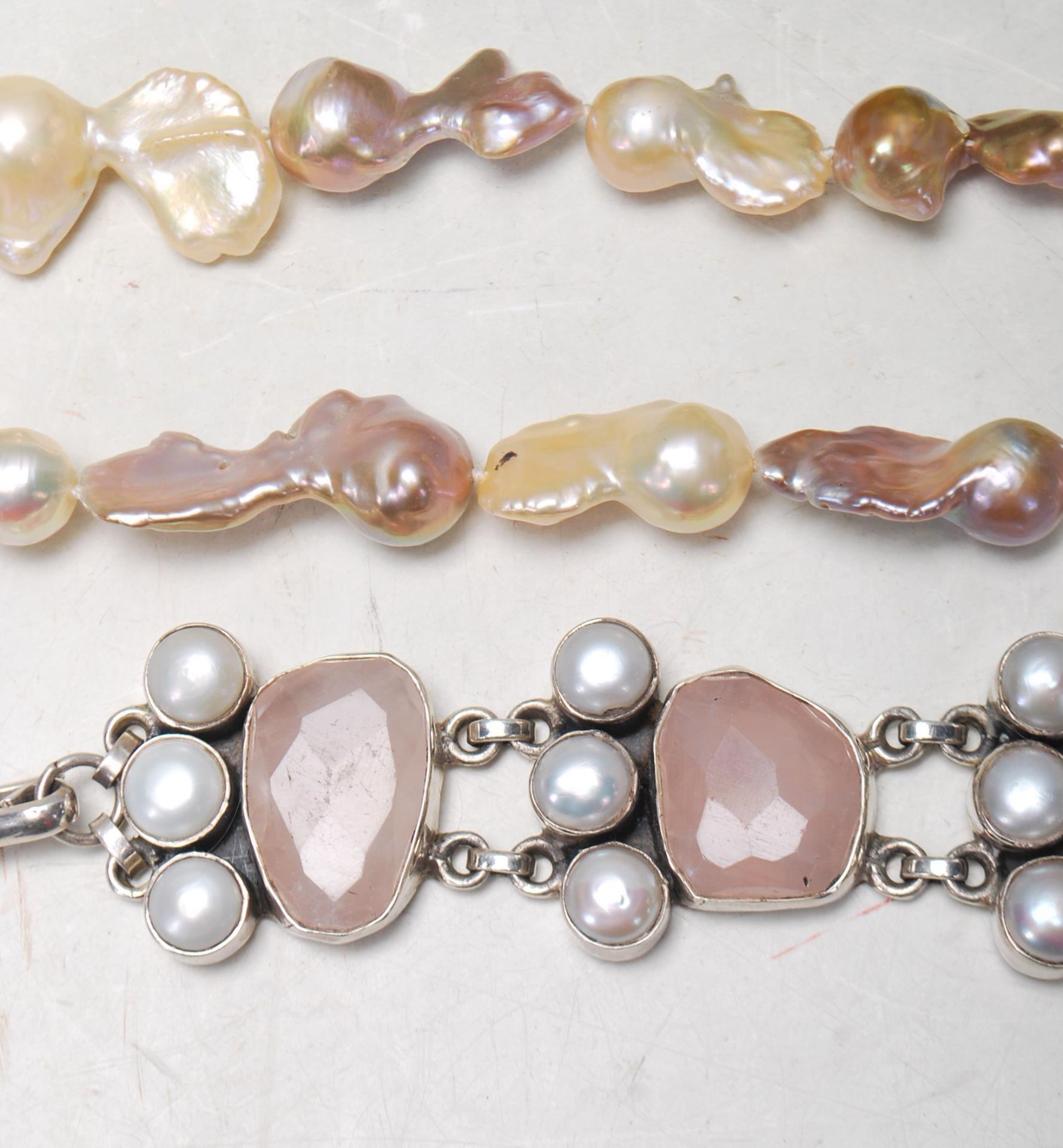 GROUP OF VINTAGE SILVER JEWELLERY INCLUDING PEARLS & QUARTZ - Image 3 of 6