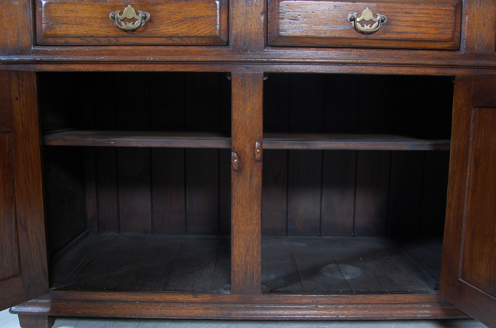 TITCHMARSH & GOODWIN LARGE OAK SIDEBOARD DRESSER - Image 5 of 6