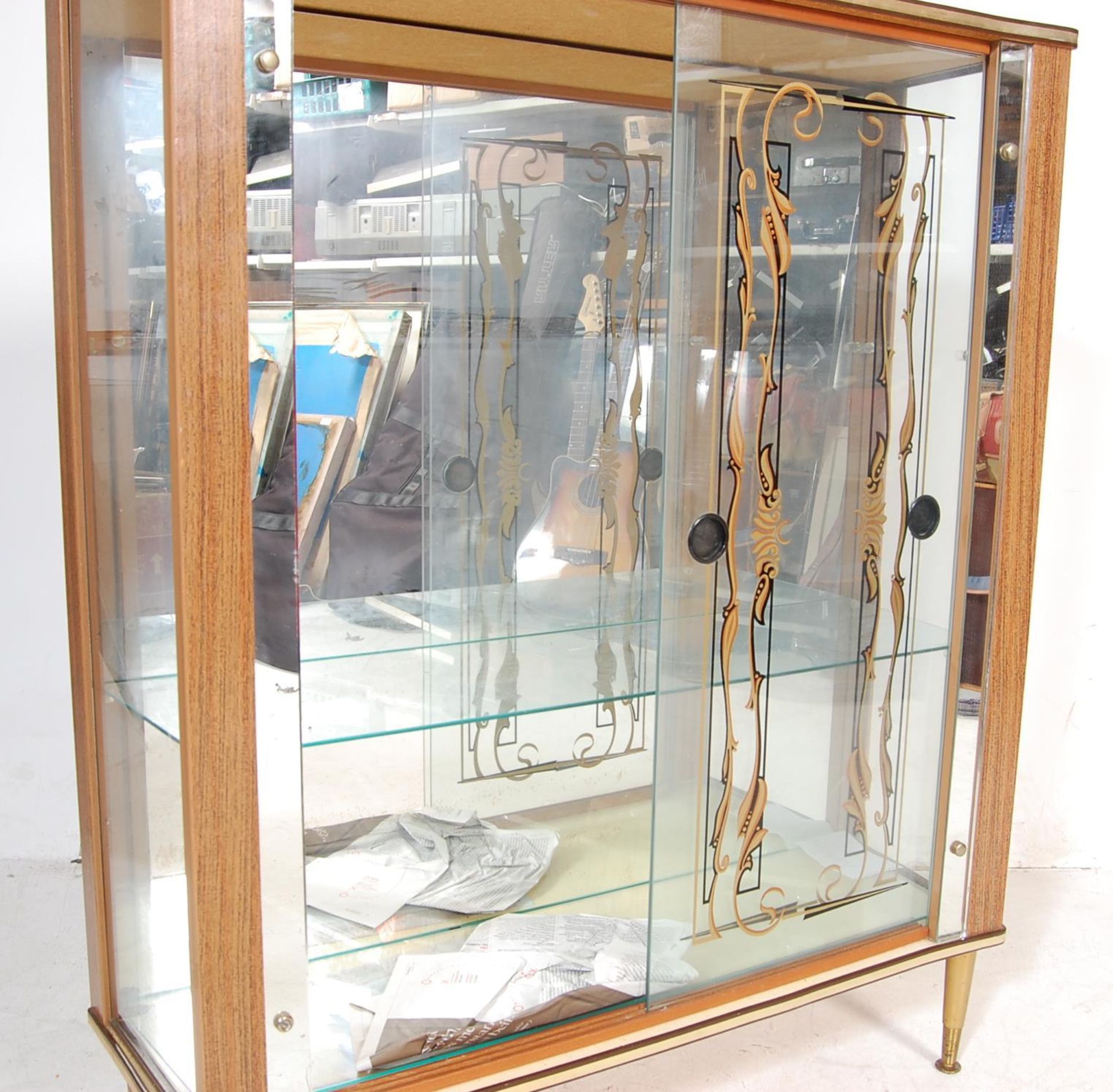 RETRO VINTAGE 1950S MELMINE CHINA DISPLAY CABINET - Image 5 of 5