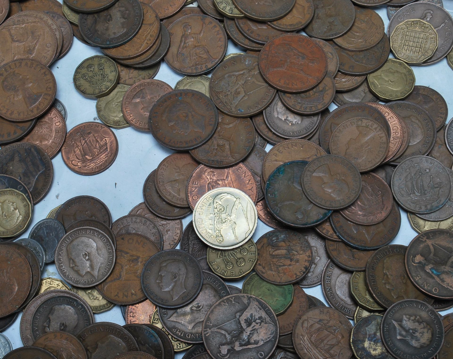 LARGE COLLECTION OF 19TH AND 20TH CENTURY COINS - Image 8 of 18