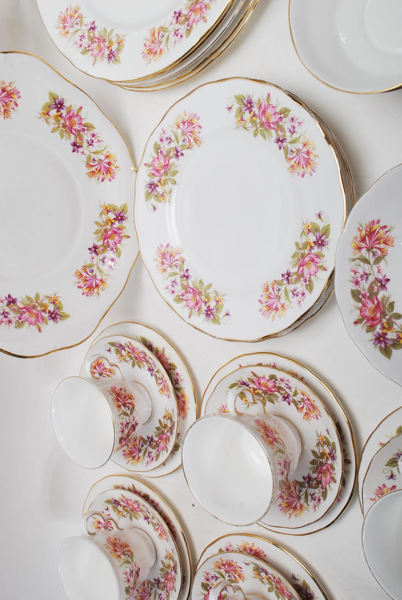 COLCLOUGH WAYSIDE PATTERN DINNER SERVICE - Image 8 of 12