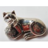 SILVER CAT FIGURINE SET WITH GREEN STONE EYES