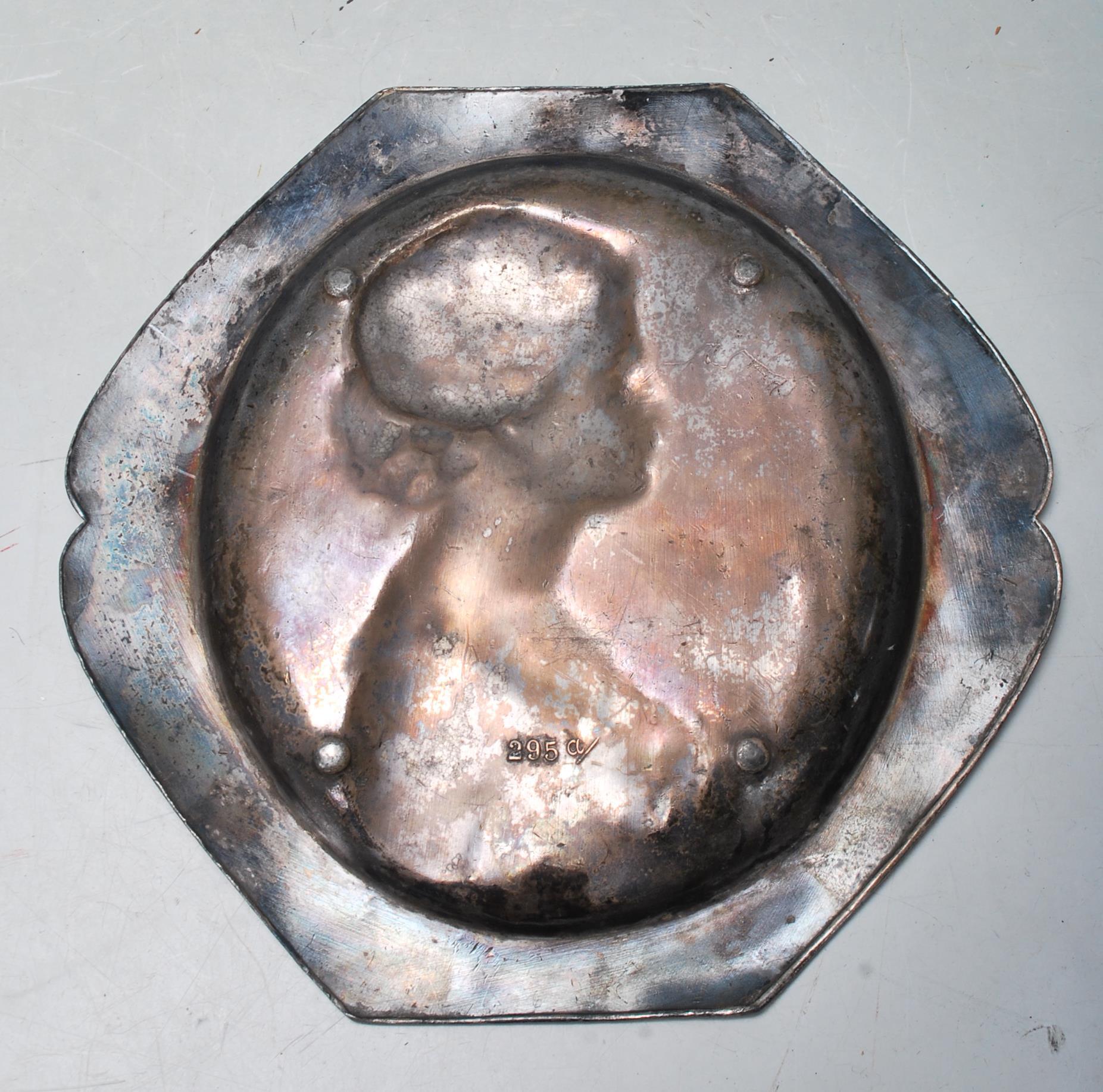 VICTORIAN PEWTER CLASSICAL PEWTER TRAY - Image 5 of 6