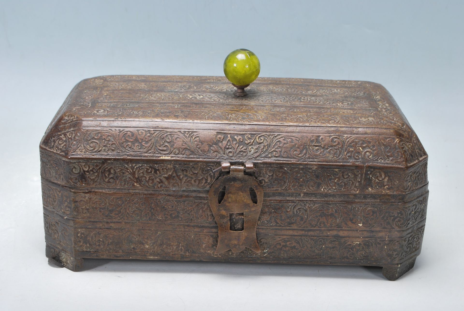 MID 20TH CENTURY INDIAN BRASS TRINKET / JEWELLERY BOX