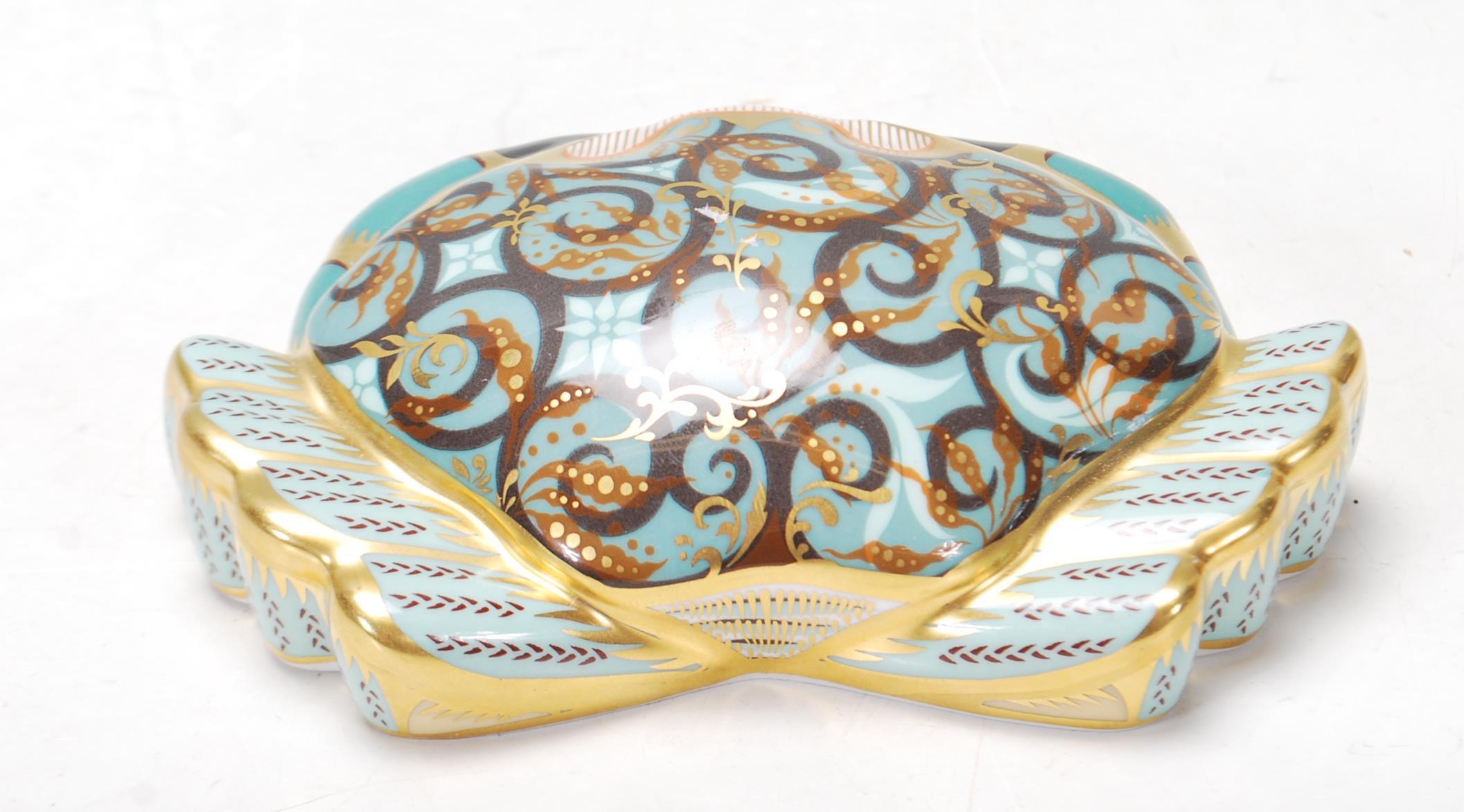 ROYAL CROWN DERBY PAPERWEIGHT IN A FORM OF A CROMER CRAB WITH GOLD STOPPER - Image 4 of 6