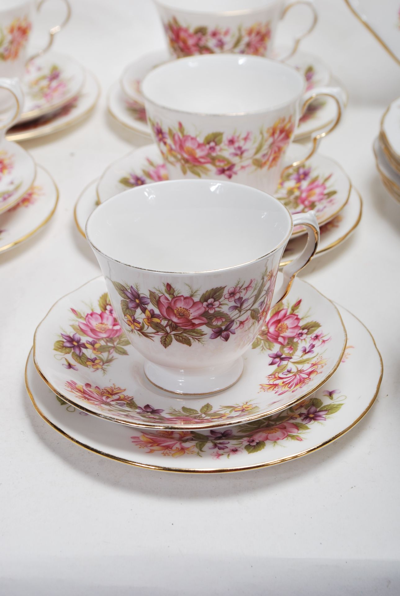 COLCLOUGH WAYSIDE PATTERN DINNER SERVICE - Image 5 of 12