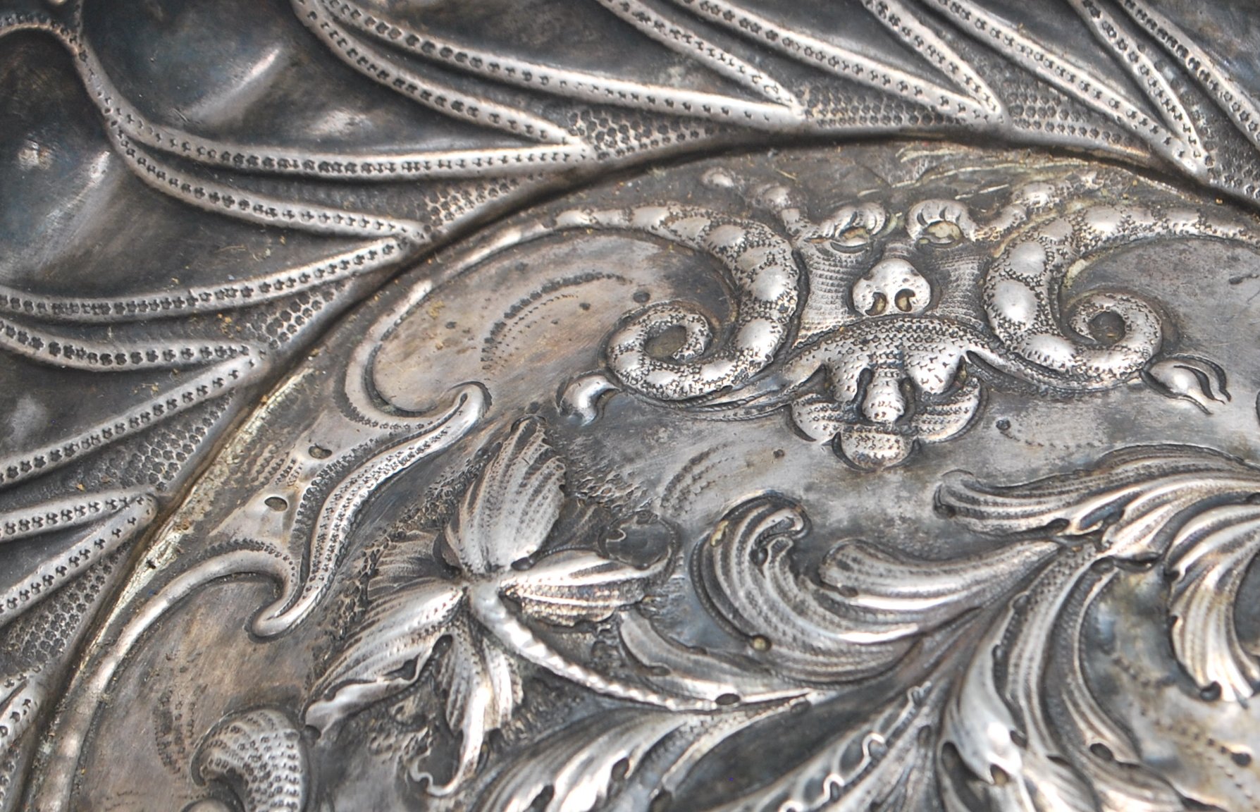 ANTIQUE SILVER TWIN HANDLED FLORAL DISH - Image 6 of 6
