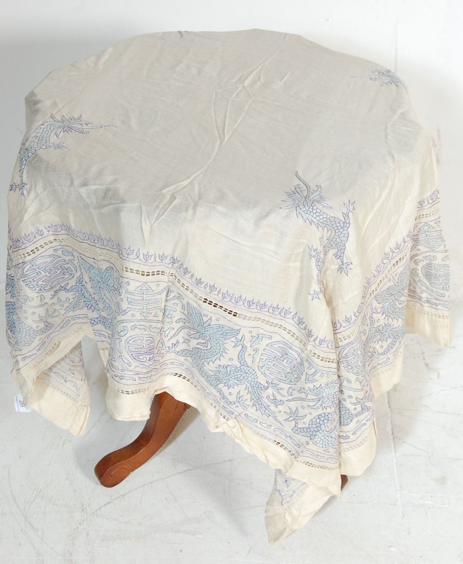 EARLY 20TH CENTURY CHINESE ORIENTAL TABLE CLOTH