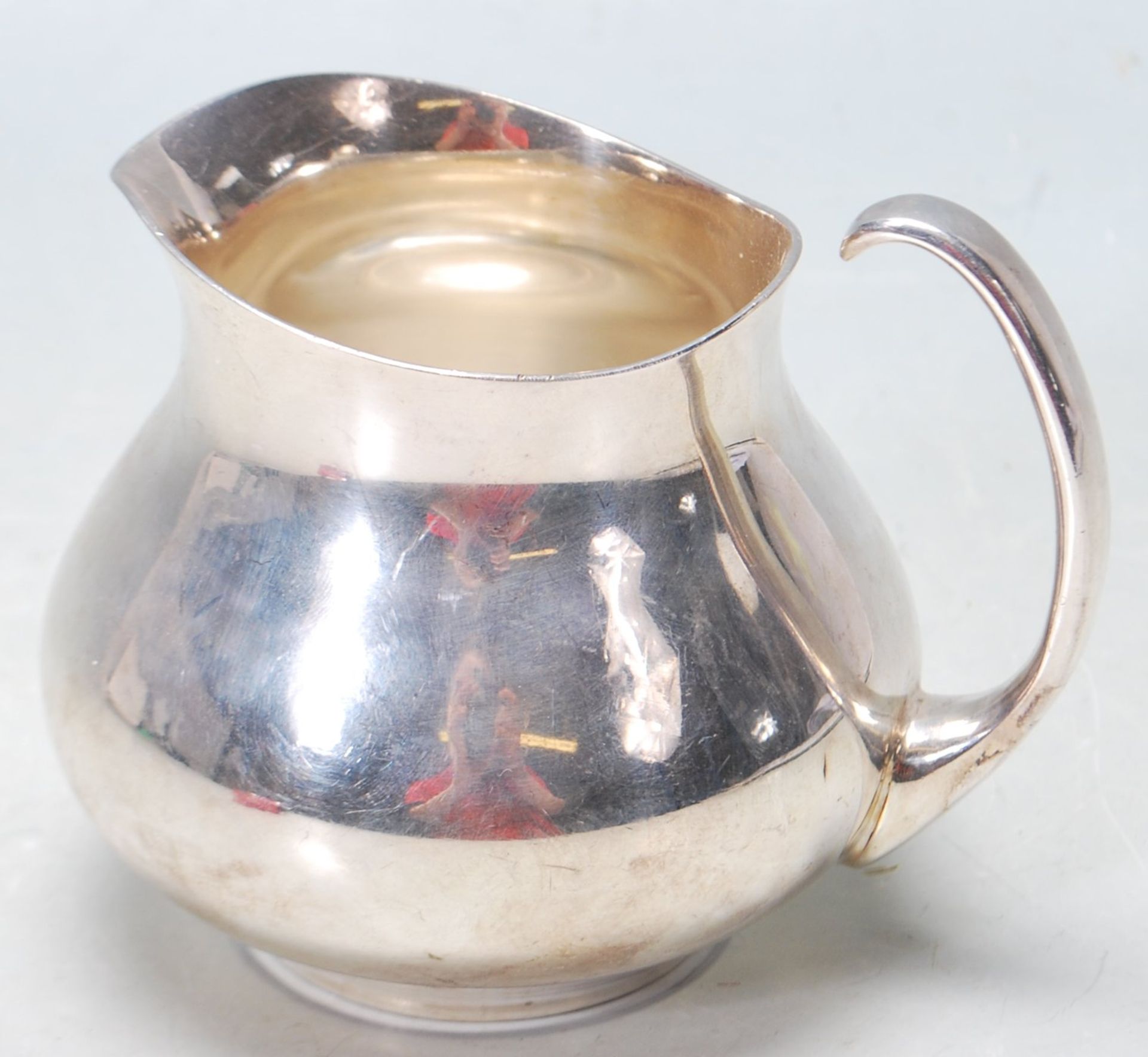 A 1960'S ERIC CLEMENTS FOR MAPPIN & WEBB SILVER PLATED CREAMER JUG - Image 3 of 5