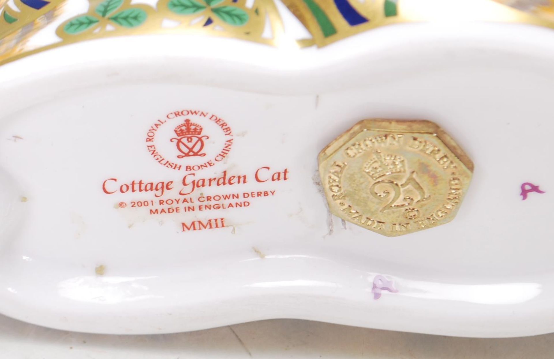 ROYAL CROWN DERBY COTTAGE CAT PAPERWEIGHT WITH GOLD STOPPER - Bild 5 aus 5
