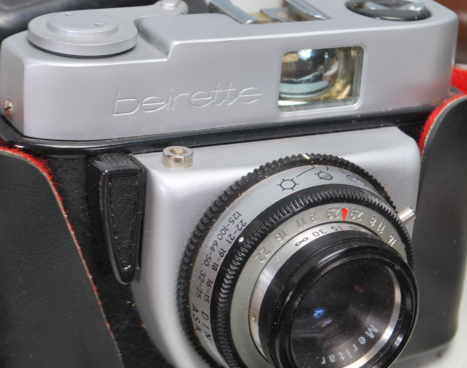 COLLECTION OF RETRO 20TH CENTURY 35MM CAMERAS AND DIGITAL CAMERAS - Image 6 of 11