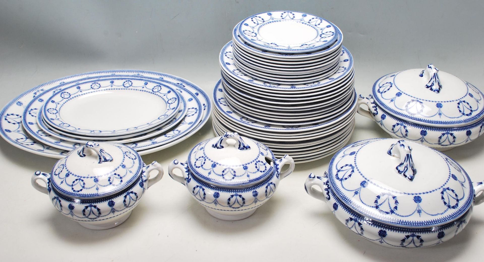 20TH CENTURY BLUE AND WHITE CRESCENT WARE DINING SERVICE