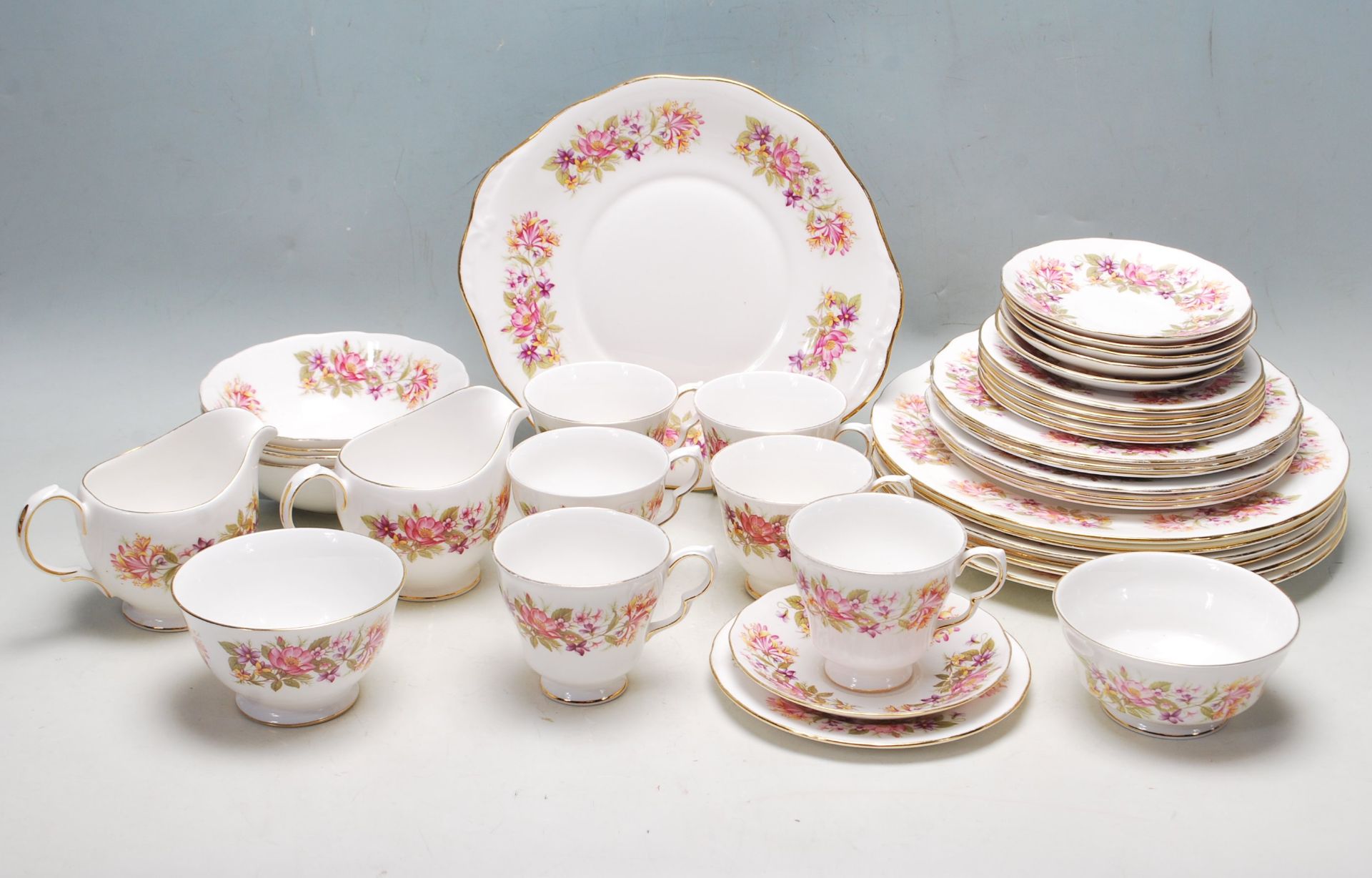 COLCLOUGH WAYSIDE PATTERN DINNER SERVICE