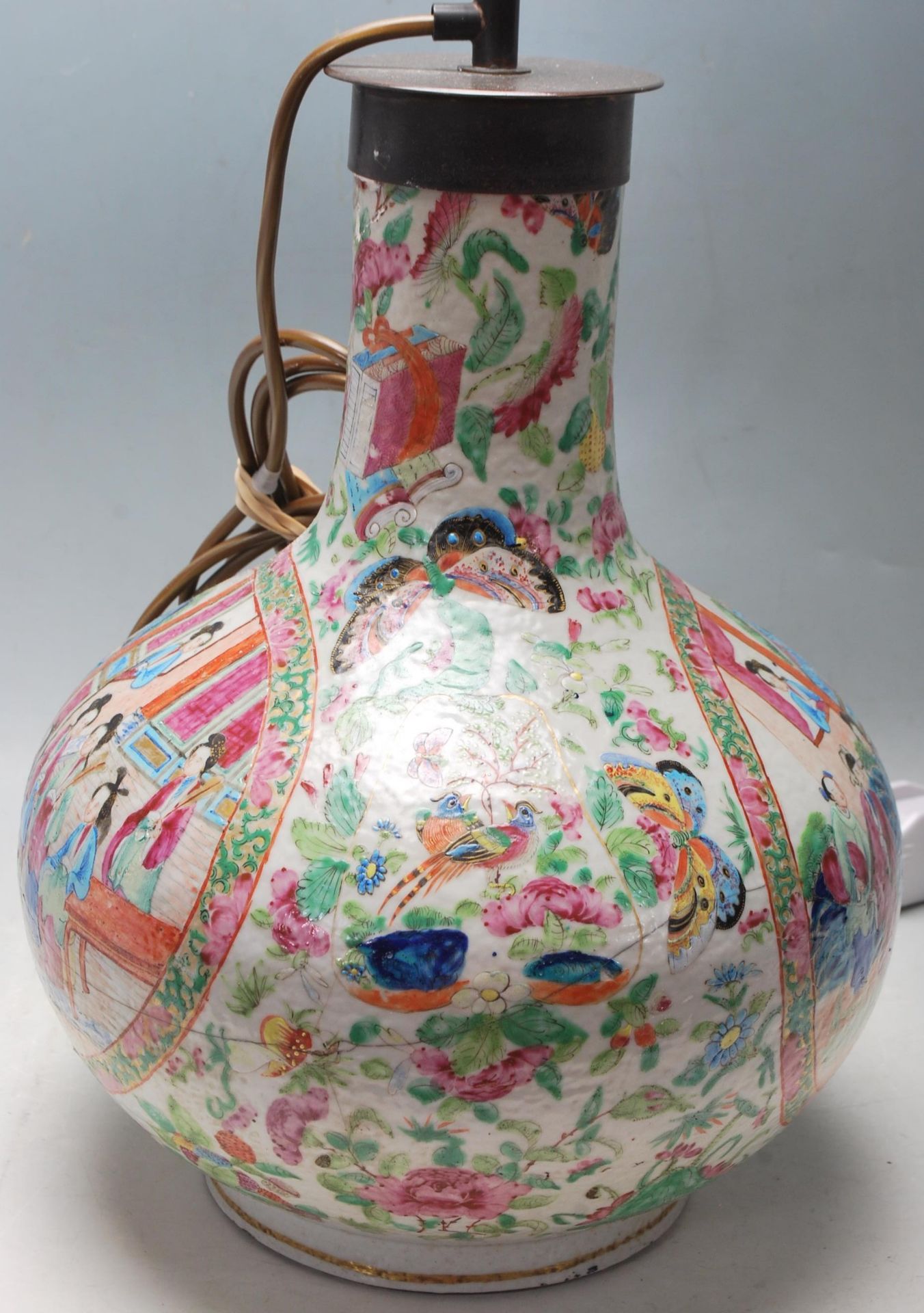 ANTIQUE CHINESE CANTON BOTTLE VASE - Image 4 of 9