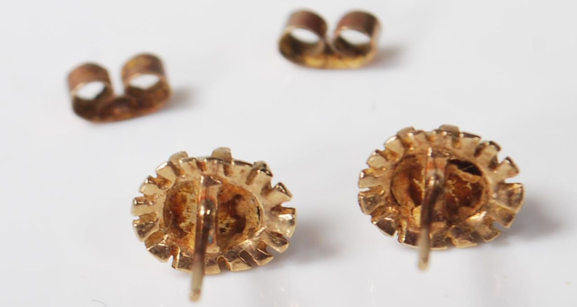 TWO PAIRS OF 9CT GOLD STUD EARRINGS - Image 5 of 6