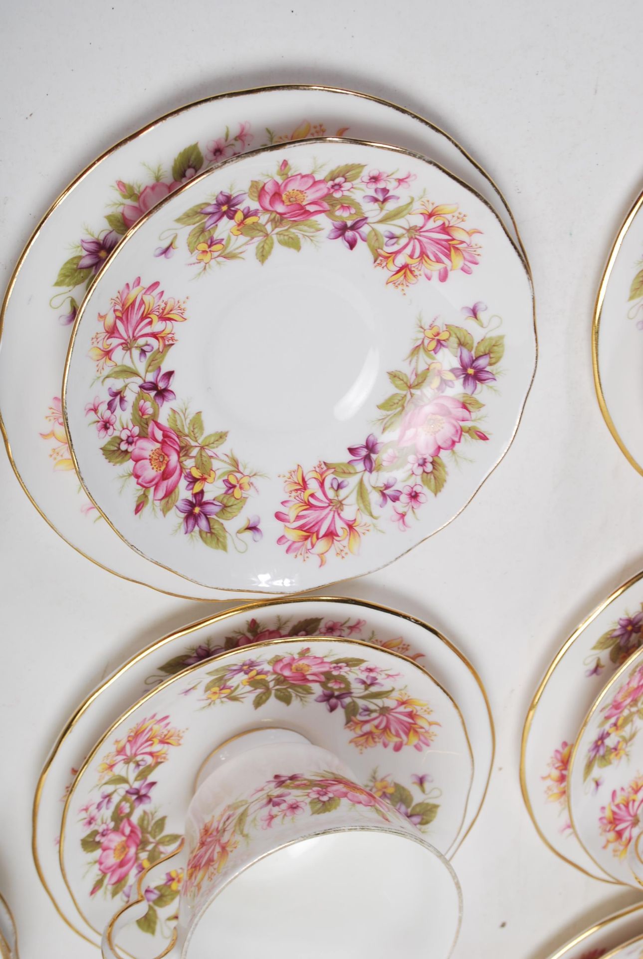 COLCLOUGH WAYSIDE PATTERN DINNER SERVICE - Image 10 of 12