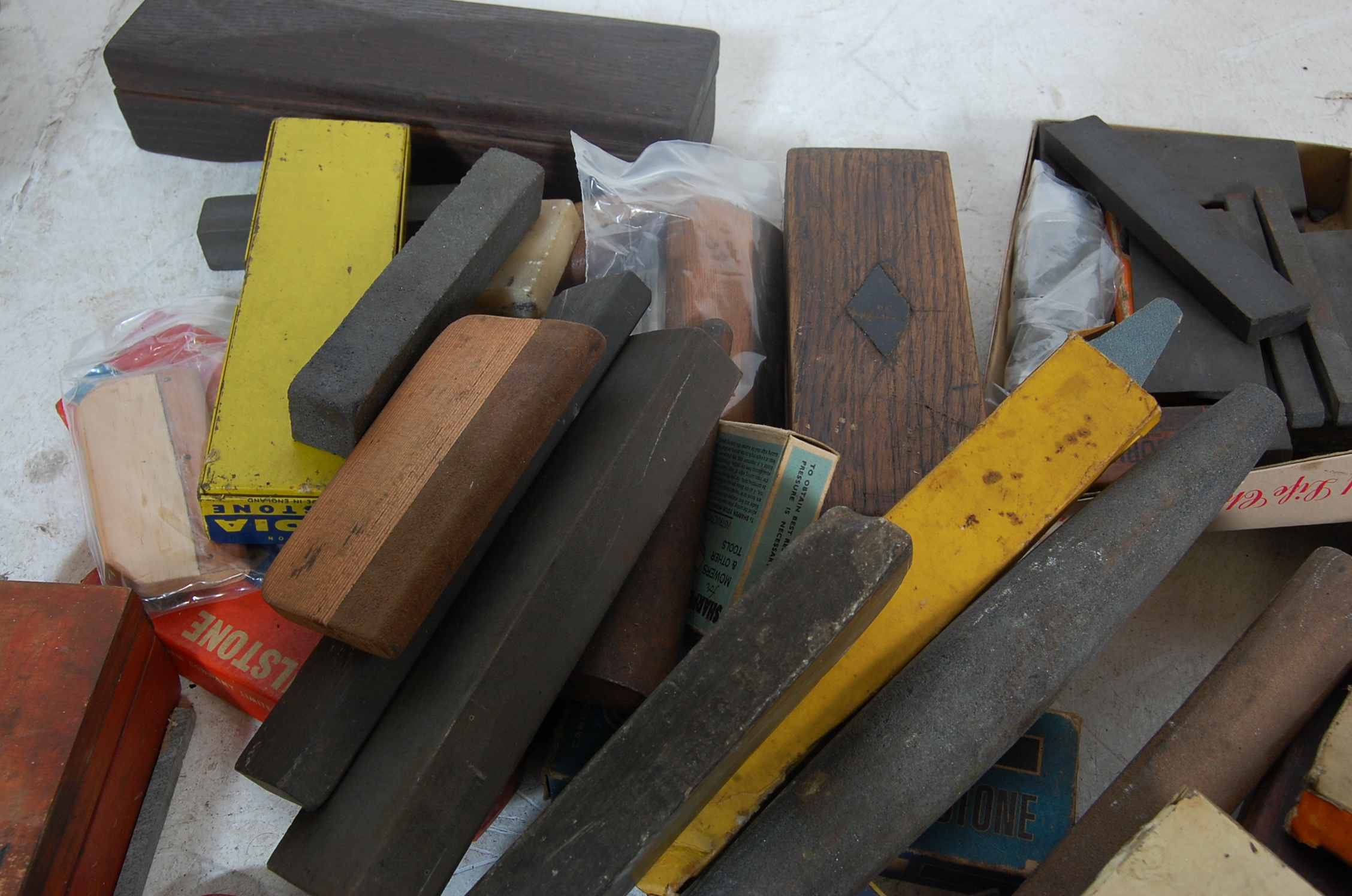 LARGE QUANTITY OF VINTAGE WOODWORKING TOOLS - Image 6 of 23