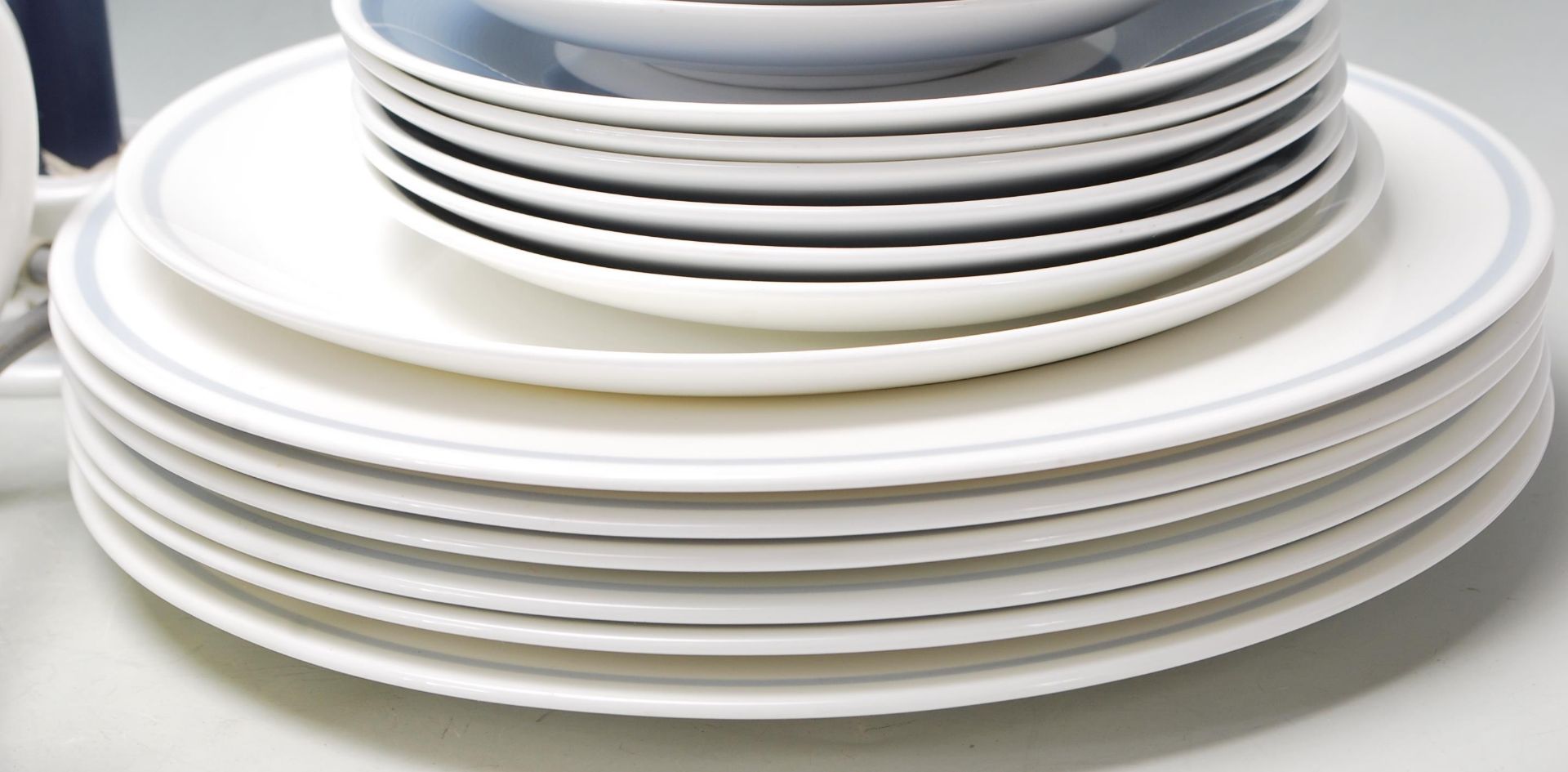 LARGE DINNER SERVICE BY WEDGWOOD - SUSIE COOPER DESIGN - Image 5 of 19