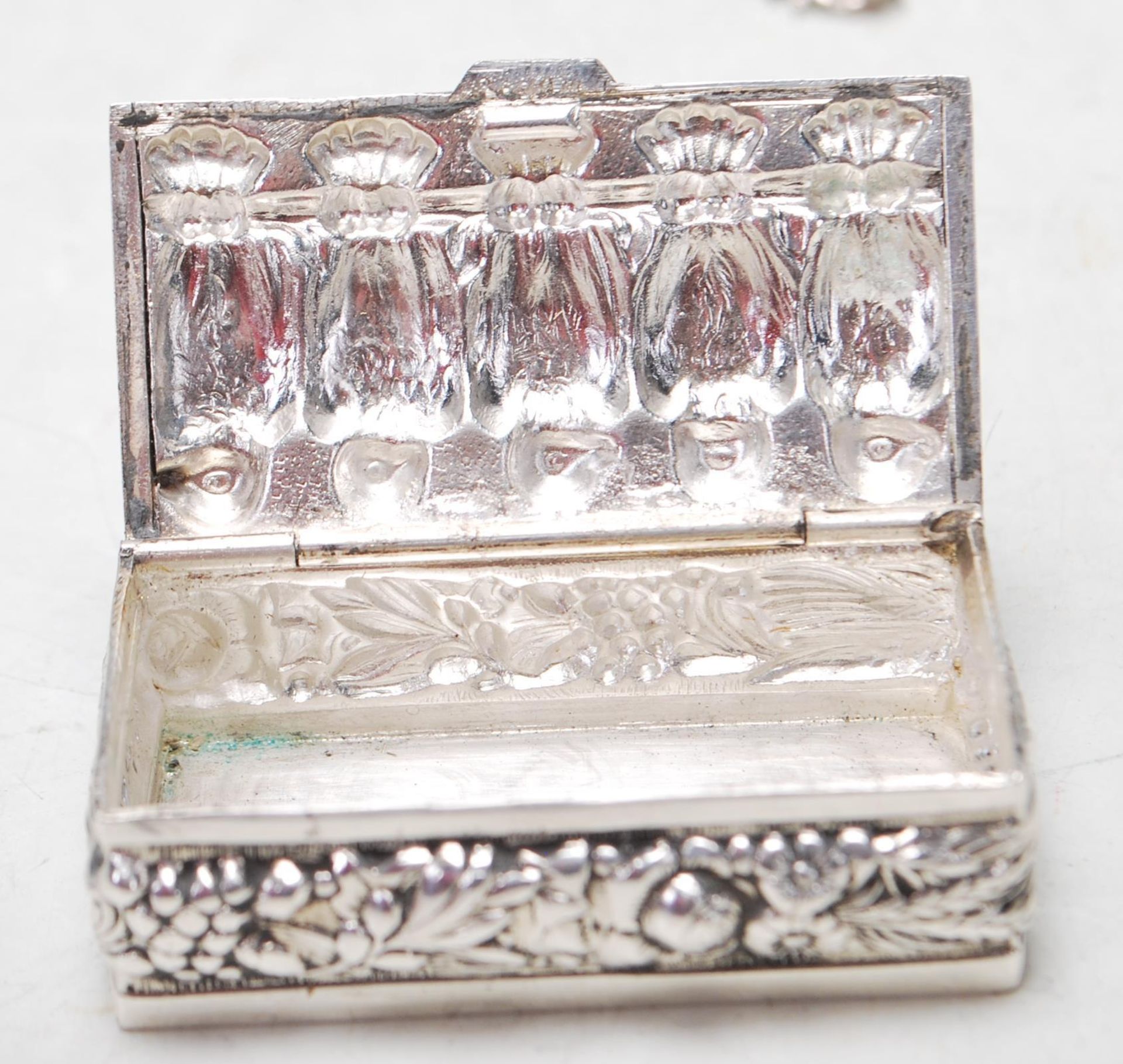 A STERLING SILVER HALLMARKED SERVING LADEL WITH A LORGNETTES - Image 4 of 9