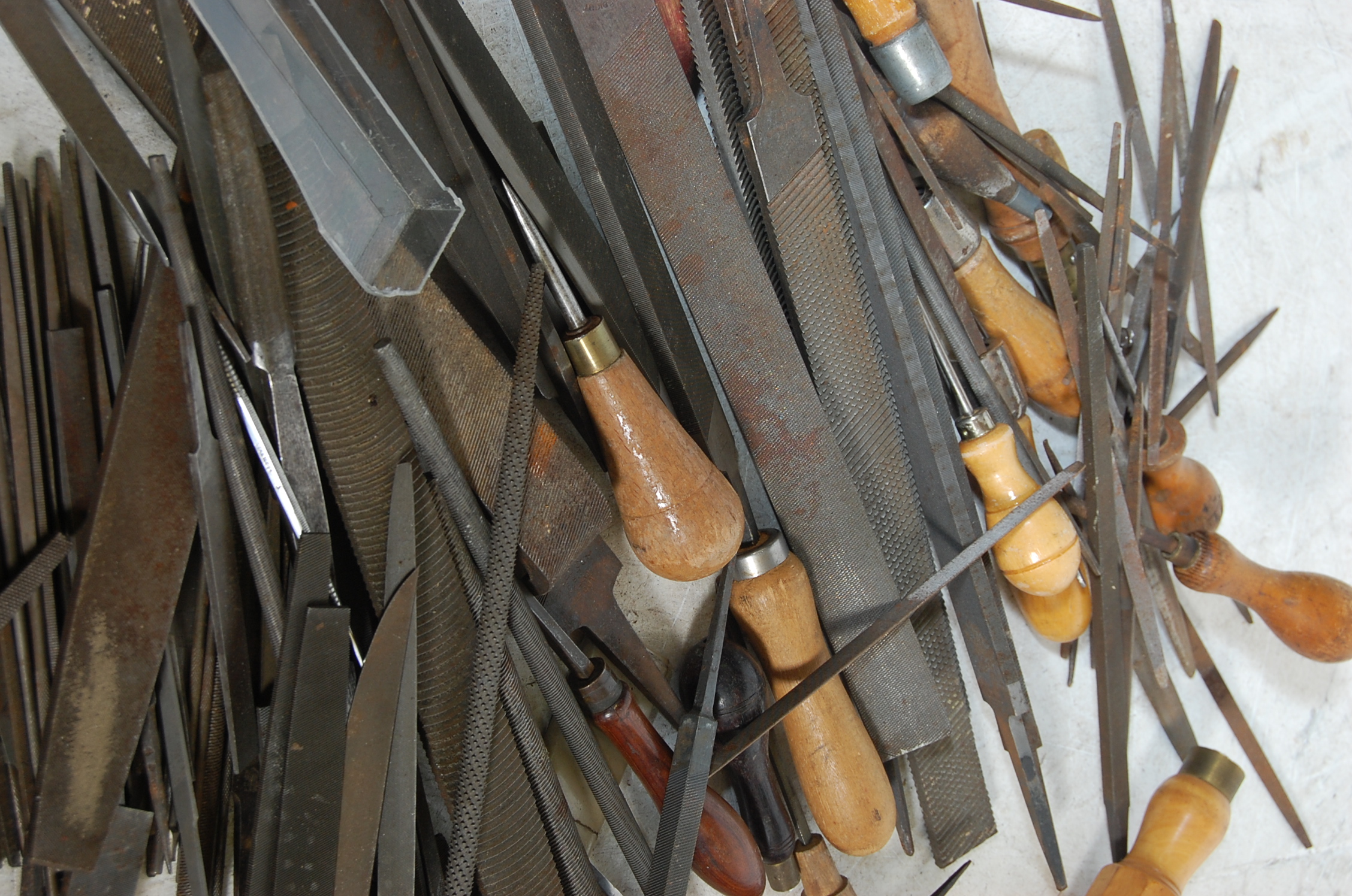 LARGE QUANTITY OF VINTAGE WOODWORKING TOOLS - Image 15 of 23