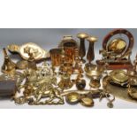20TH CENTURY BRASS WARE AND ORNAMENTS