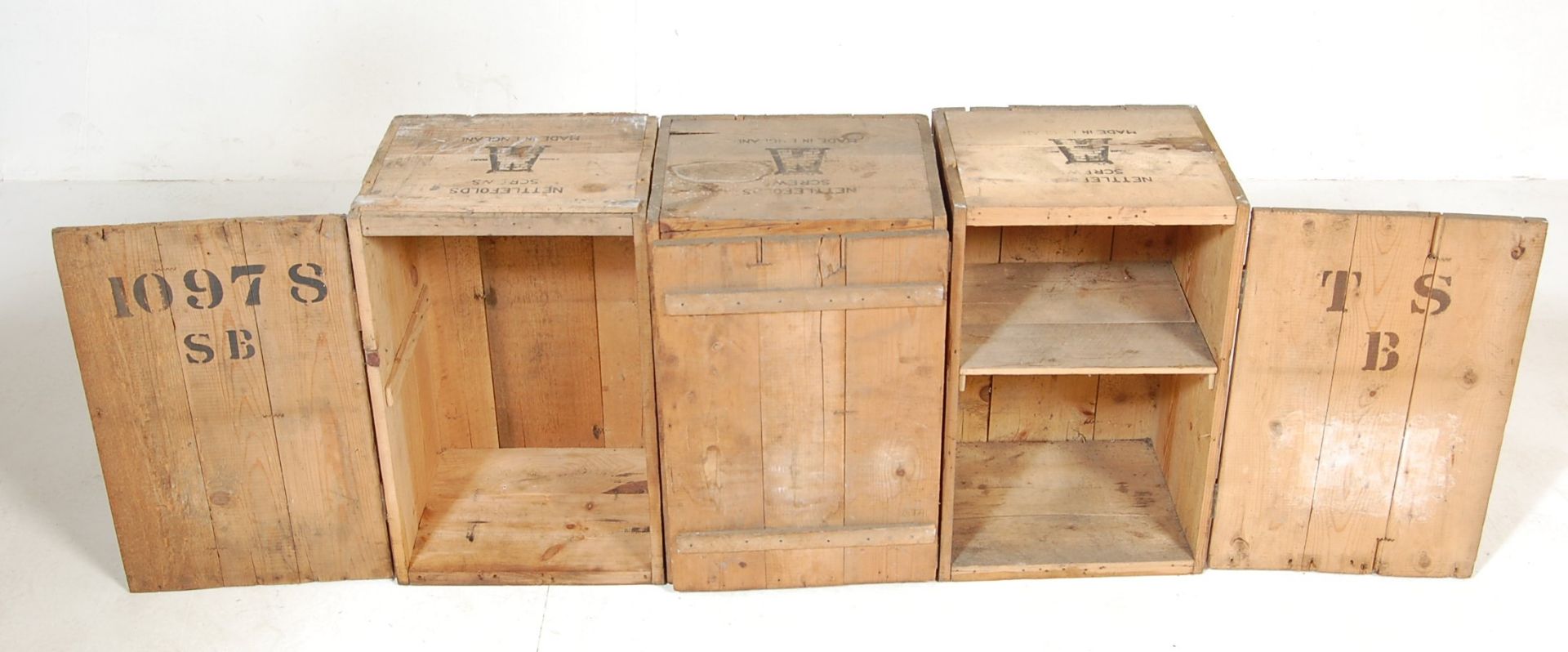 A GROUP OF THREE RETRO 20TH CENTURY WOODEN ADVERTISING SHIPPING CRATES - Image 2 of 5