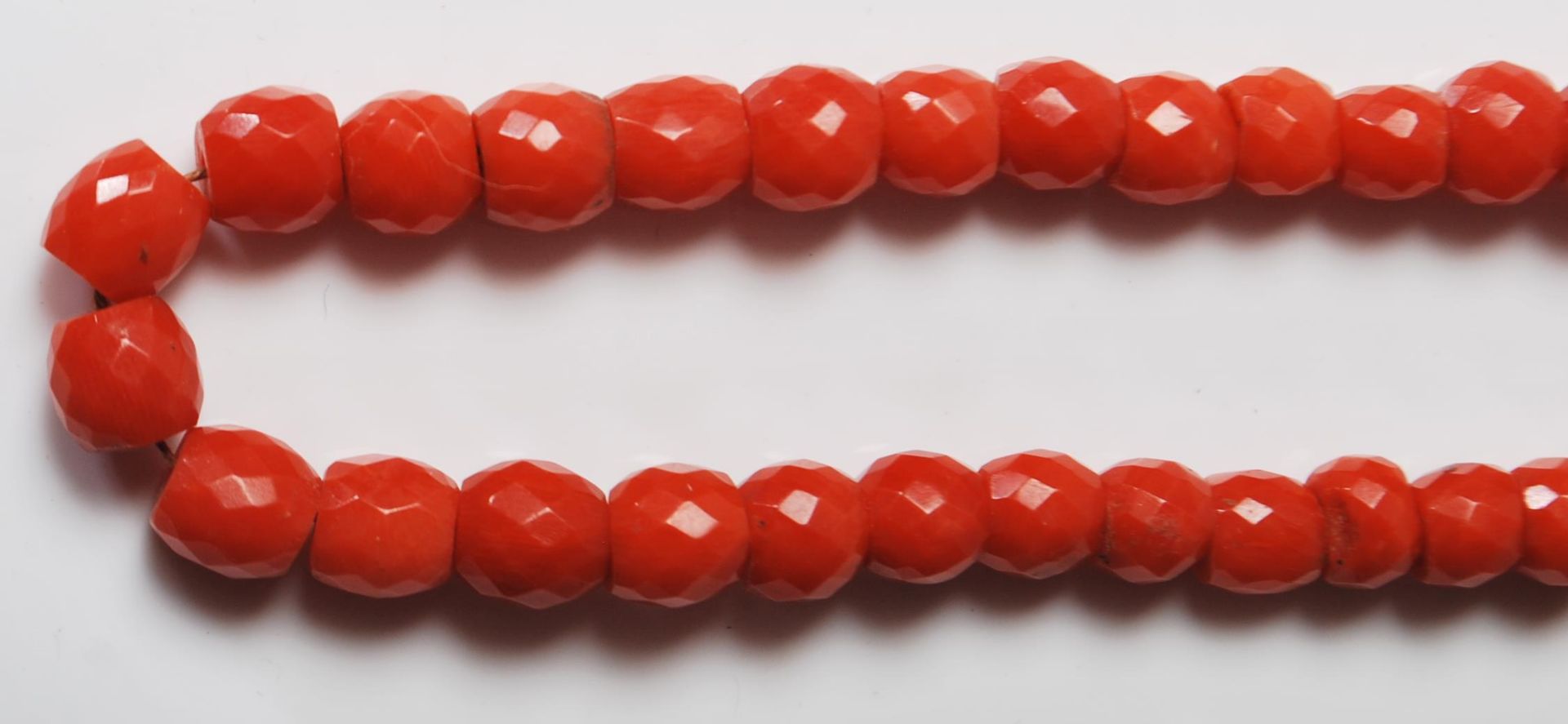 VICTORIAN FACETED CORAL BEADED NECKLACE - Image 2 of 6