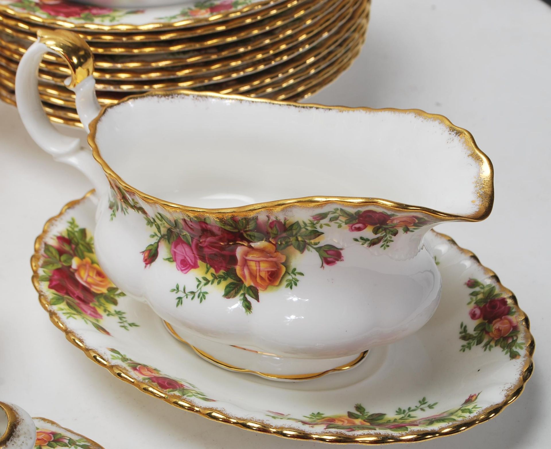 LARGE ROYAL ALBERT OLD CONTRY ROSES DINING SERVICE - Image 2 of 11