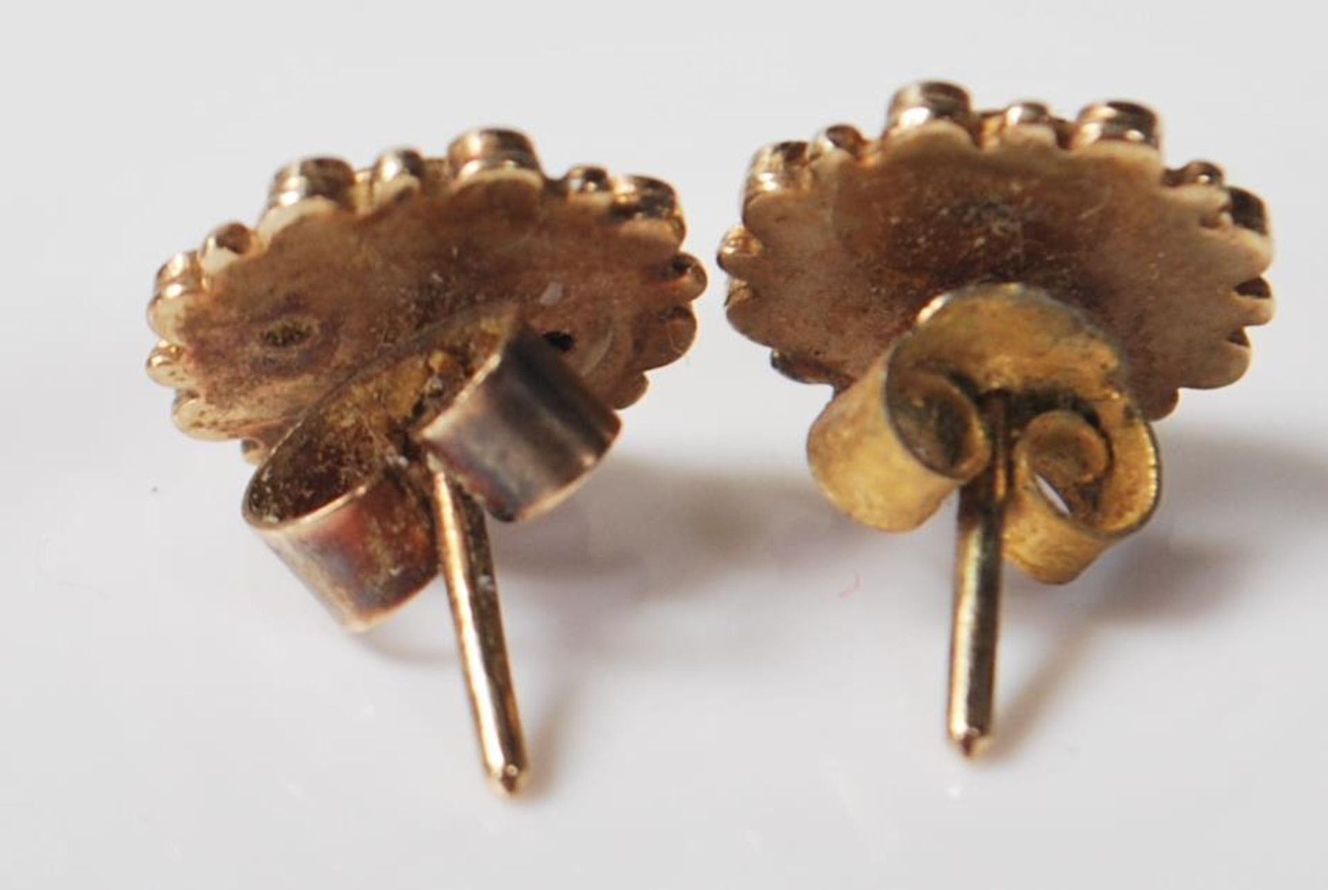 TWO PAIRS OF 9CT GOLD STUD EARRINGS - Image 6 of 6