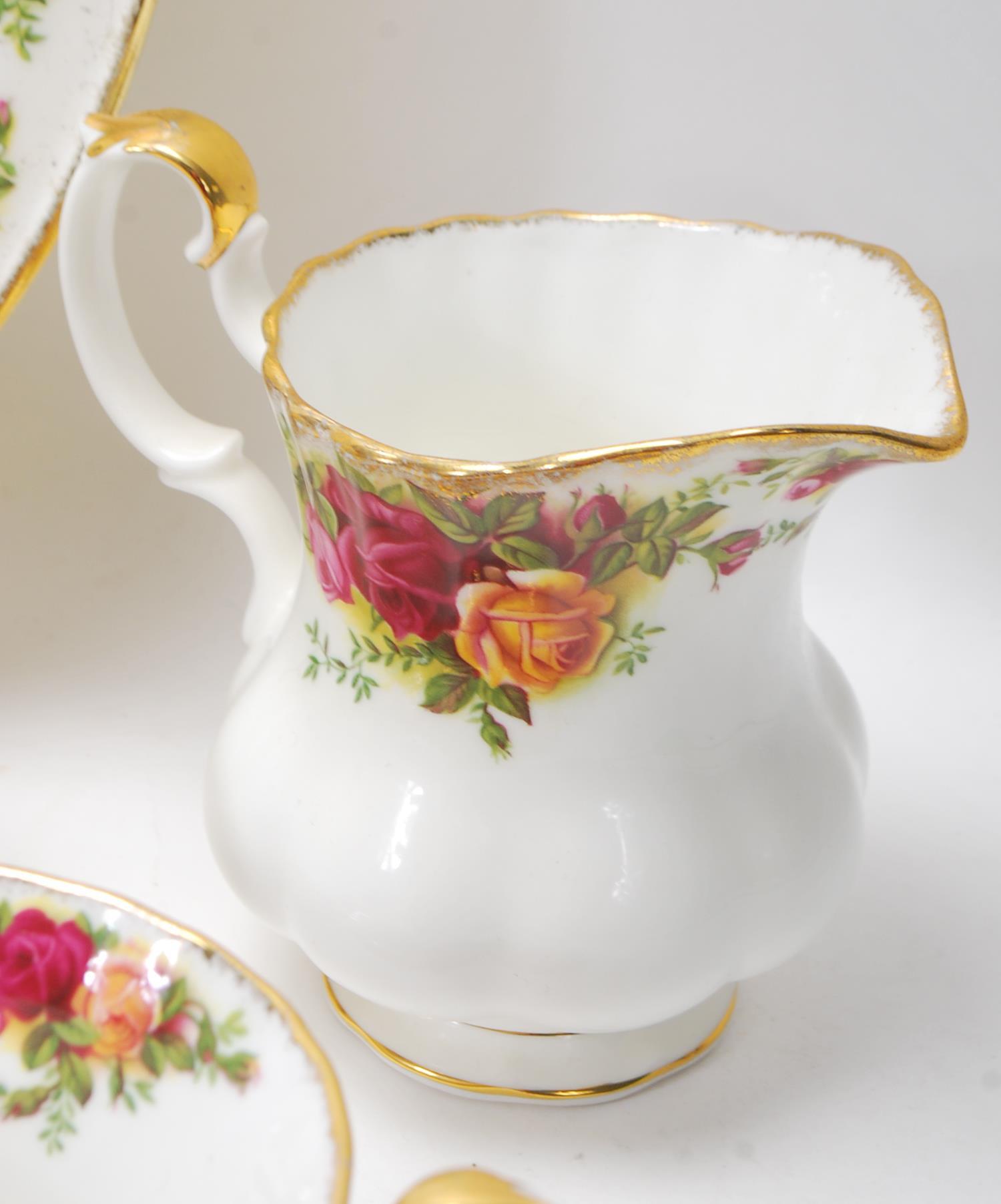 COLLECTION OF ROYAL ALBERT OLD COUNTRY ROSES CHINA - Image 7 of 9