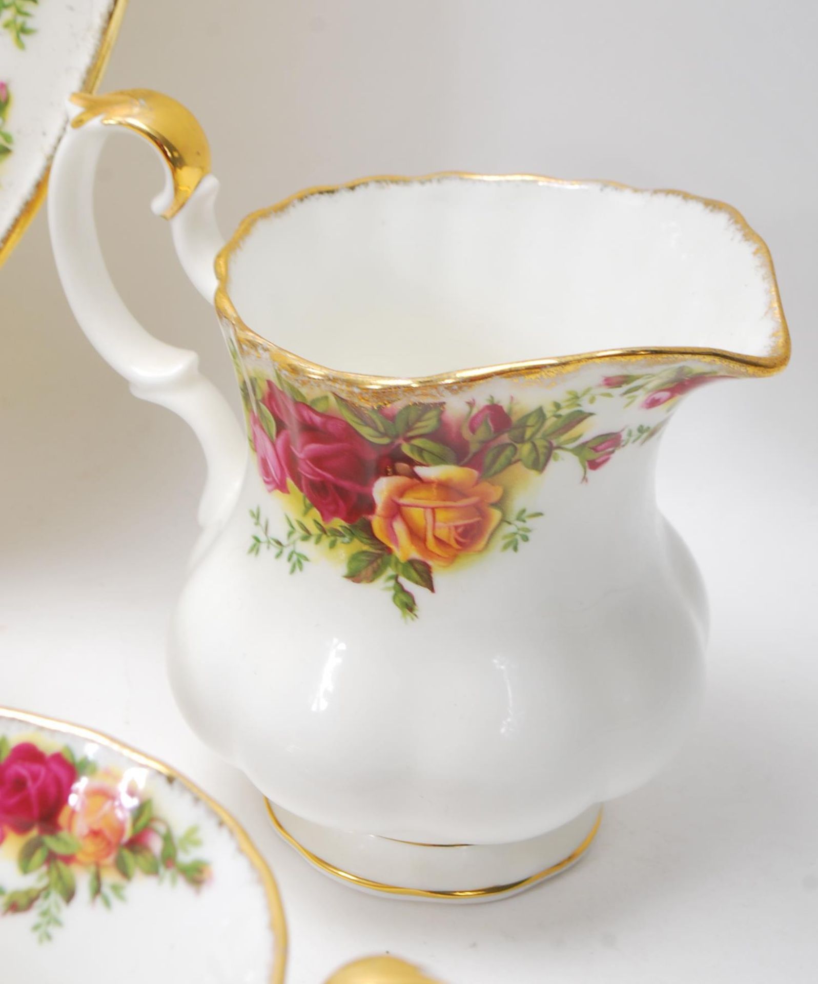 COLLECTION OF ROYAL ALBERT OLD COUNTRY ROSES CHINA - Bild 7 aus 9