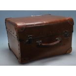 ANTIQUE EARLY 20TH CENTURY LEATHER SUITCASE