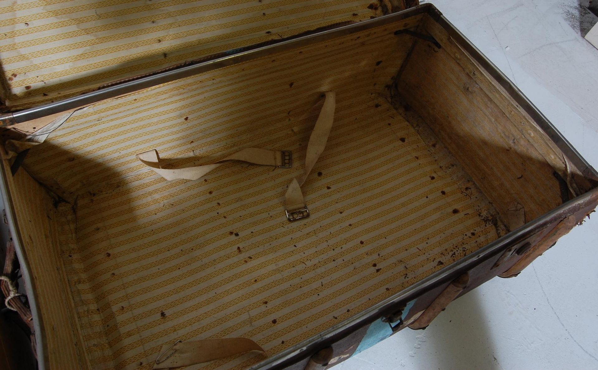 COLLECTION OF THREE EARLY 20TH CENTURY STEAMER TRUNKS - Image 11 of 12