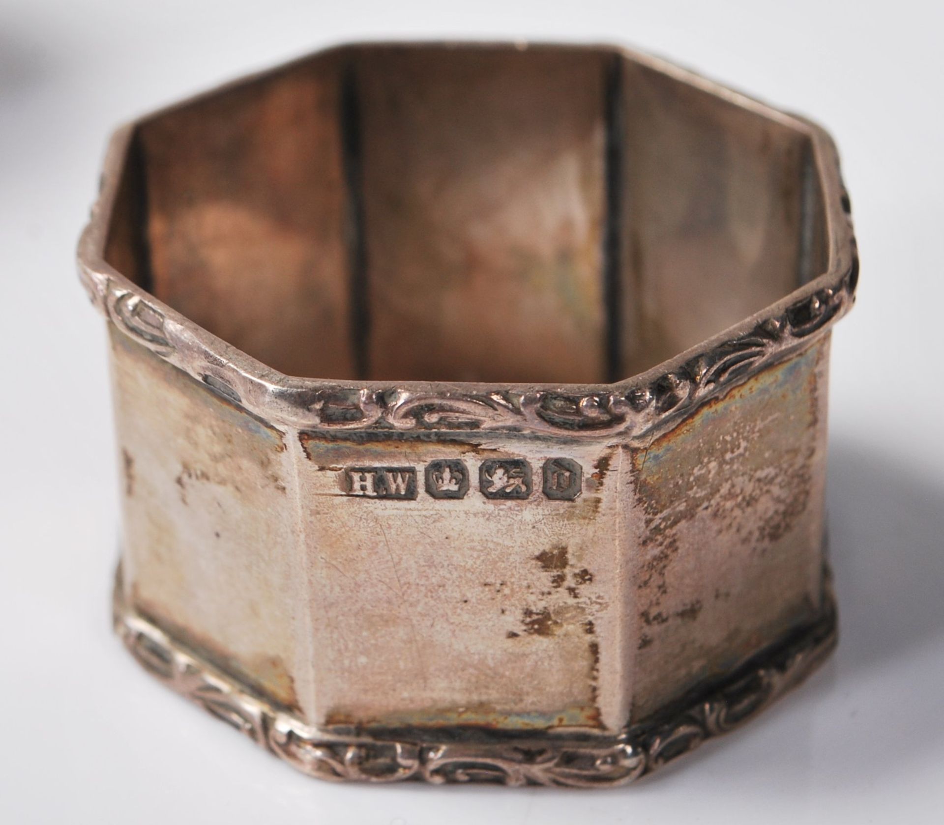 THREE ANTIQUE SILVER NAPKIN RINGS - Image 5 of 6