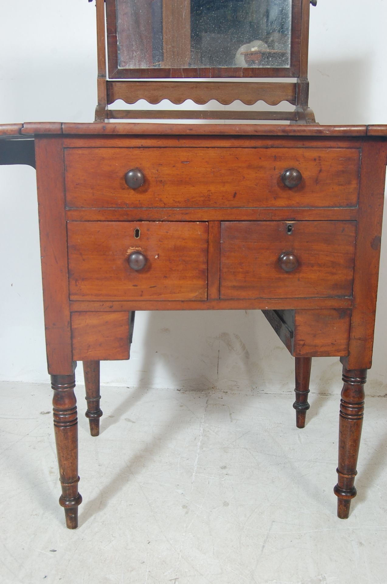 19TH CENTURY GEORGE III MAHOGANY WORK TABLE CHEST - Bild 6 aus 6