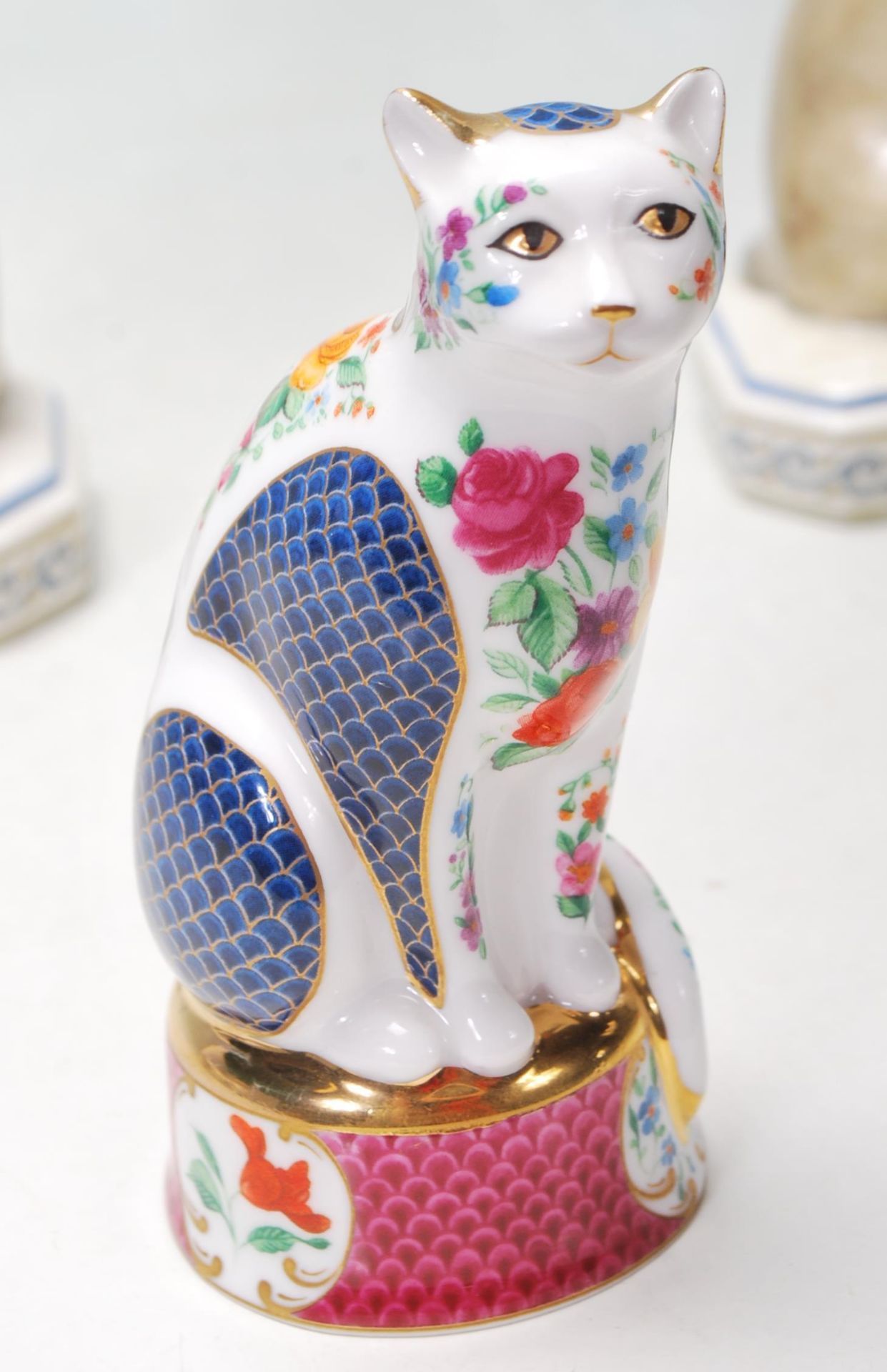 THREE CAT FIGURINES BY ROYAL WORCESTER AND HALCYON DAYS TO INCLUDE THE SIAMESE CAT AND GILES CAT. - Image 5 of 8