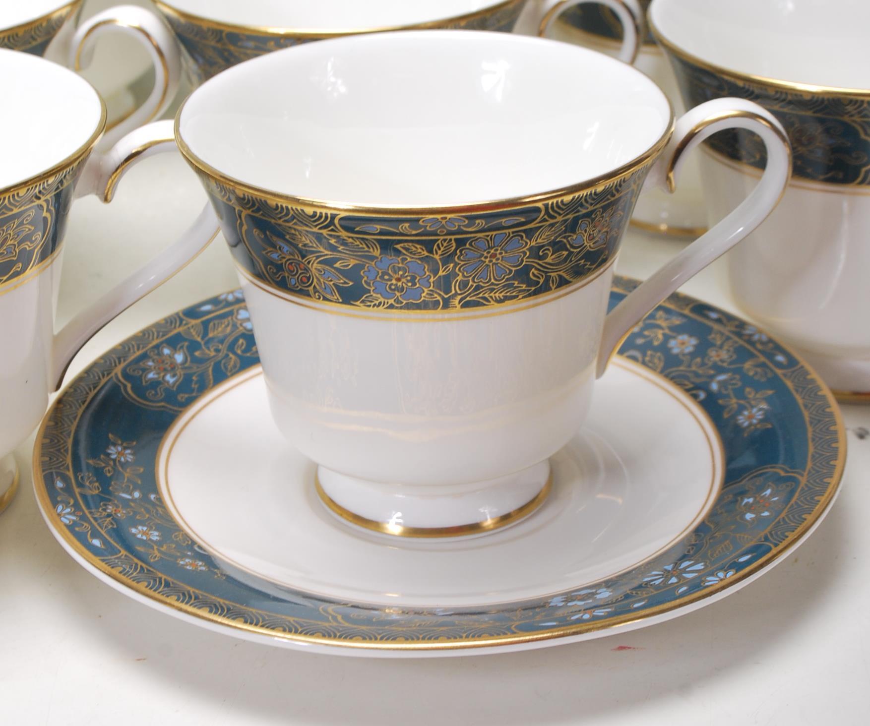 COLLECTION OF LATE 20TH CENTORUY ROYAL DOULTON FINE BONE CHINA DINNER SERVICE - Image 4 of 8
