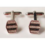 GENTLEMAN'S SILVER CUFFLINKS WITH BLACK AND WHITE STONES