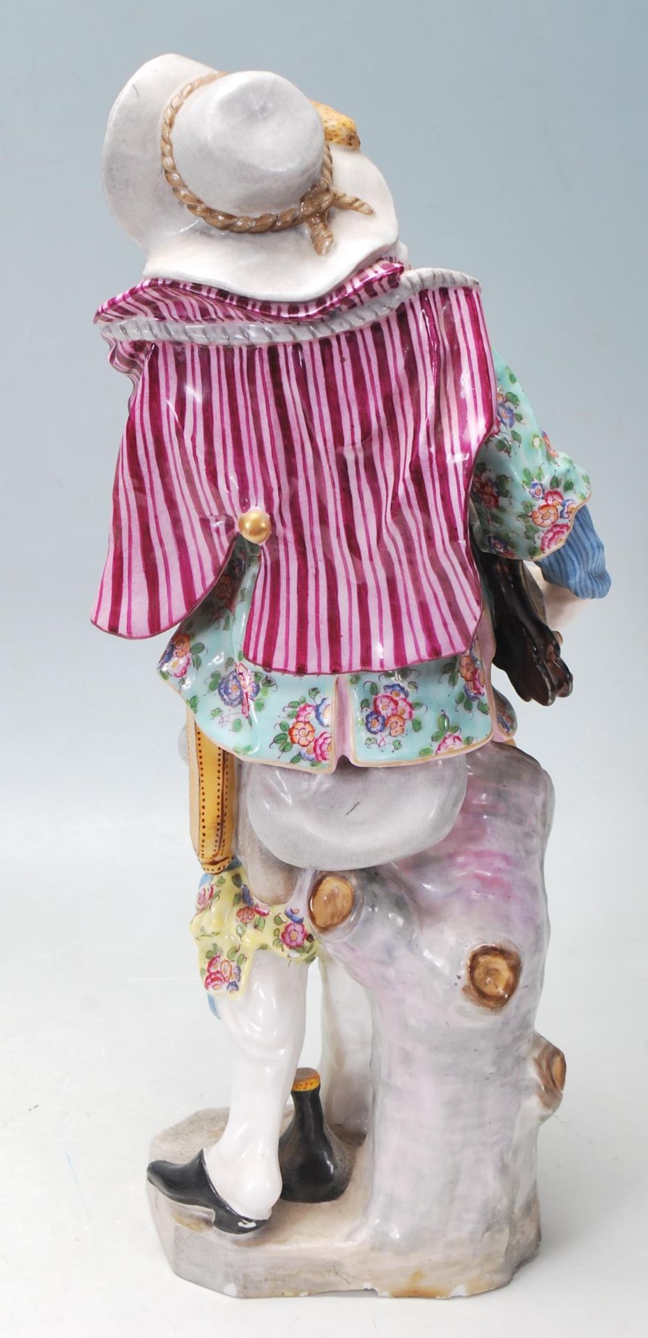 A BELIEVED 18TH CETURY MEISSEN STYLE CERAMIC PORCELAIN FIGURINES WITH MEISSEN BLUE CROSSED SWARD - Image 3 of 6