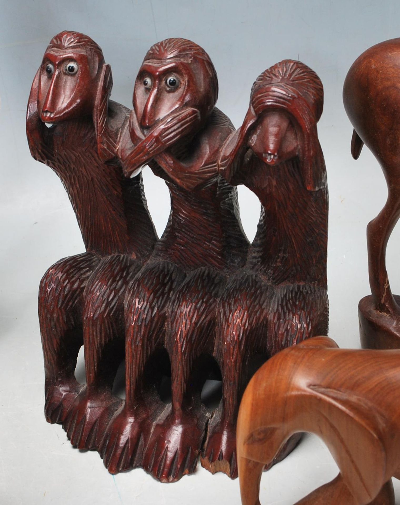 LARGE QUANTITY OF HARDWOOD AFRICAN TRIBAL ANIMALS FIGURINES AND NECKLACES - Image 8 of 11