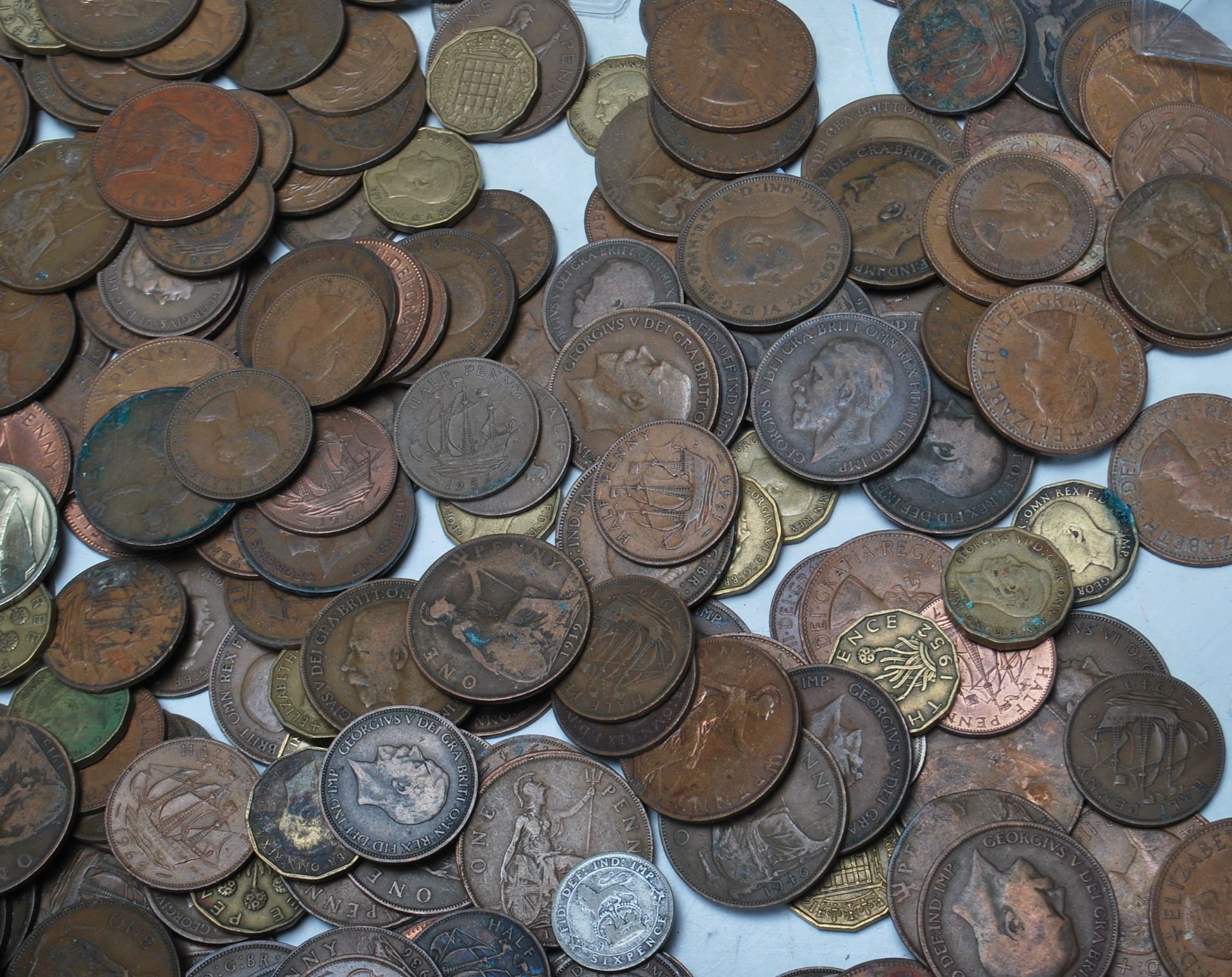 LARGE COLLECTION OF 19TH AND 20TH CENTURY COINS - Image 7 of 18