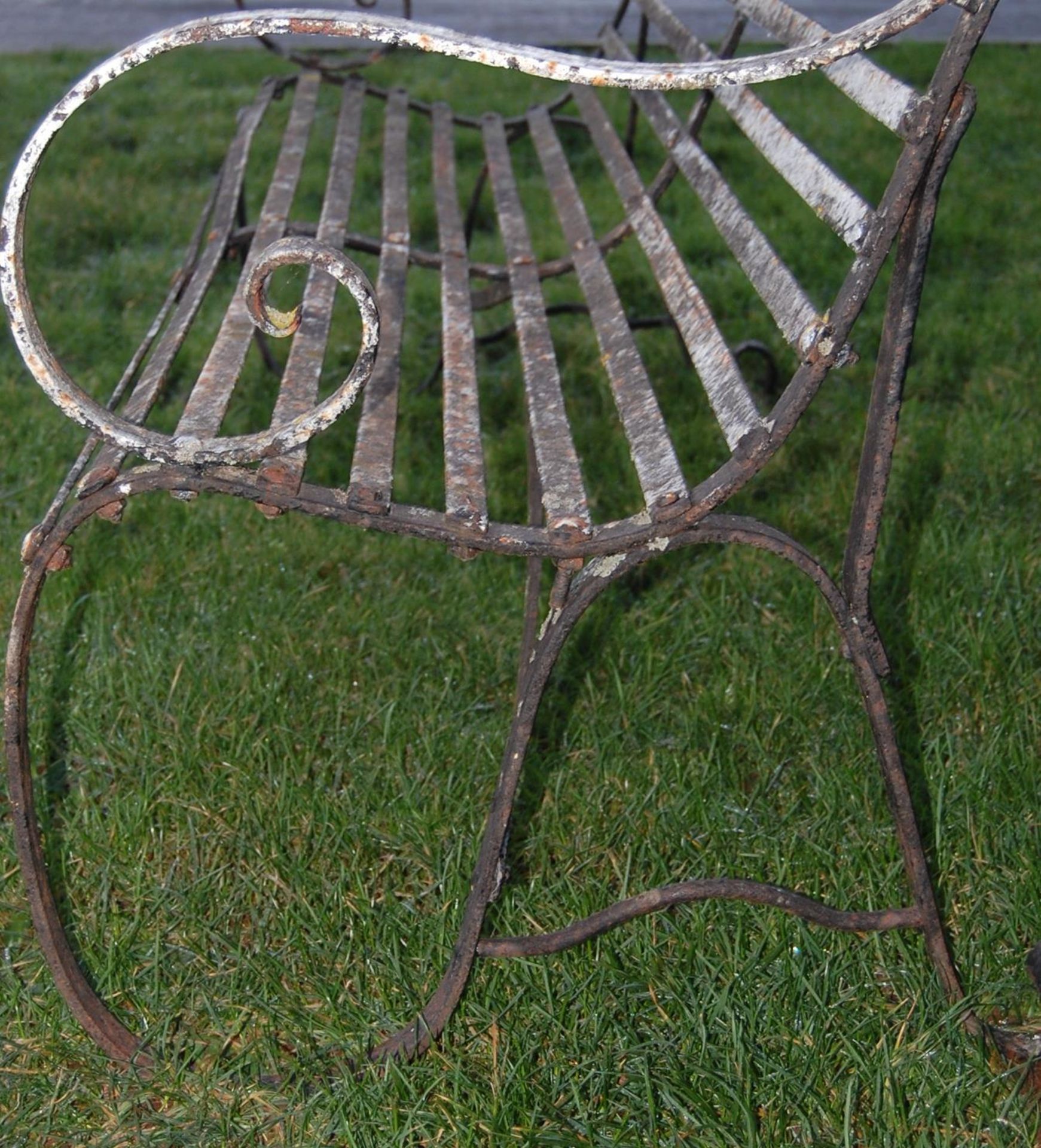 LARGE 19TH CENTURY EARLY 20TH CENTURY METAL BANDED GARDEN BENCH - Image 4 of 4