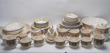 A LARGE 20TH CENTURY WEDGWOOD DINNER SERVICE WITH GRDEN MAZE PATTERN