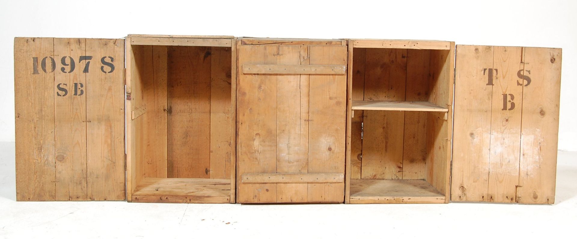 A GROUP OF THREE RETRO 20TH CENTURY WOODEN ADVERTISING SHIPPING CRATES