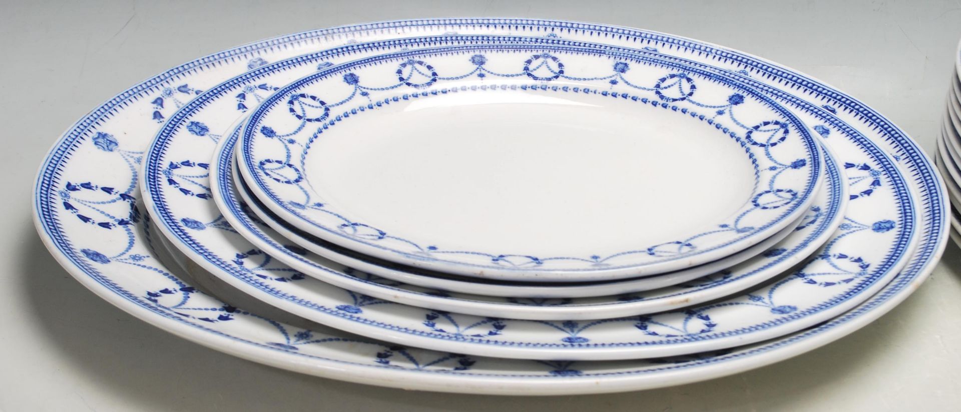 20TH CENTURY BLUE AND WHITE CRESCENT WARE DINING SERVICE - Image 4 of 7