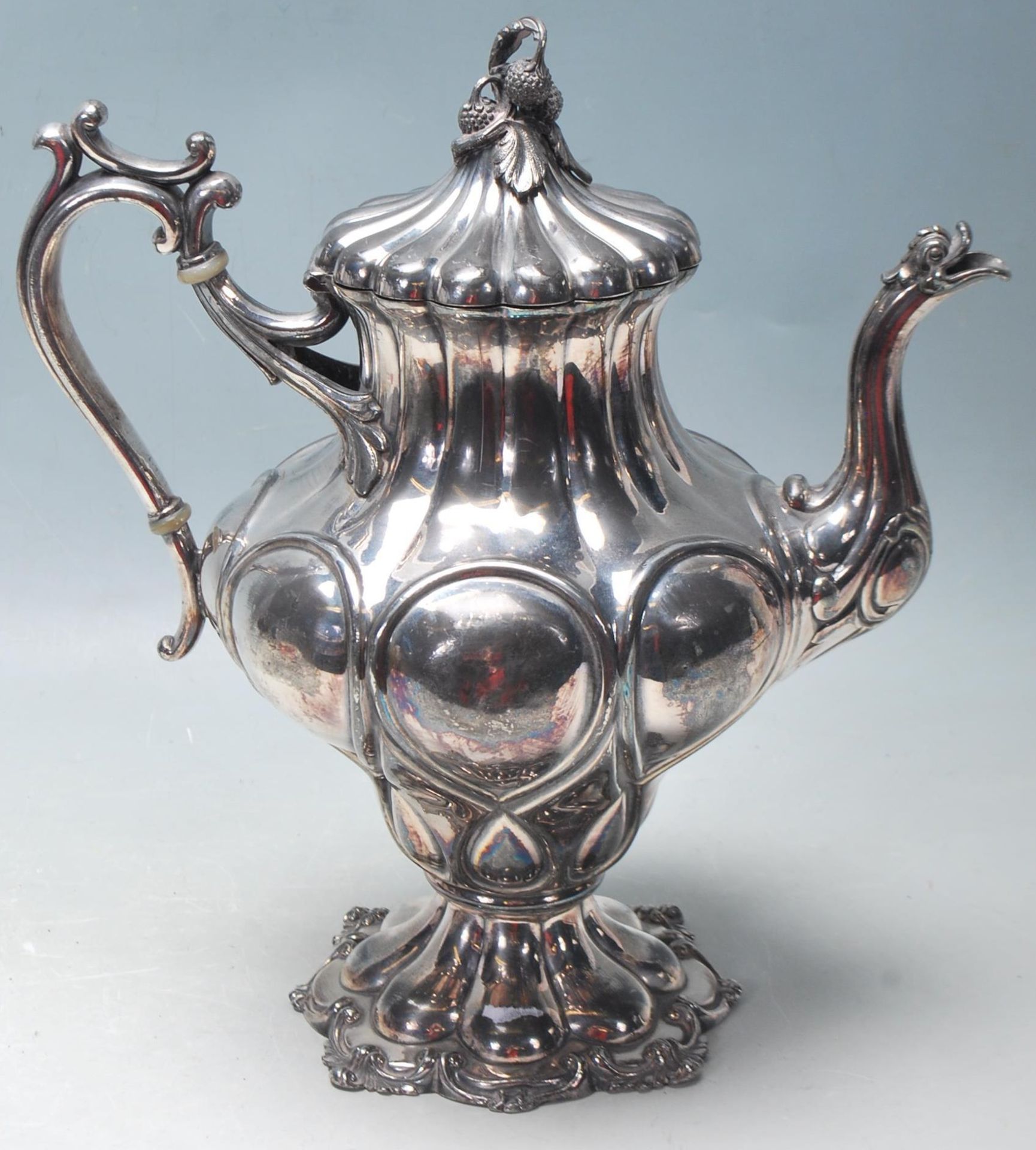 SILVER PLATED REED & BARTON AMERICAN TEA POT - Image 6 of 10