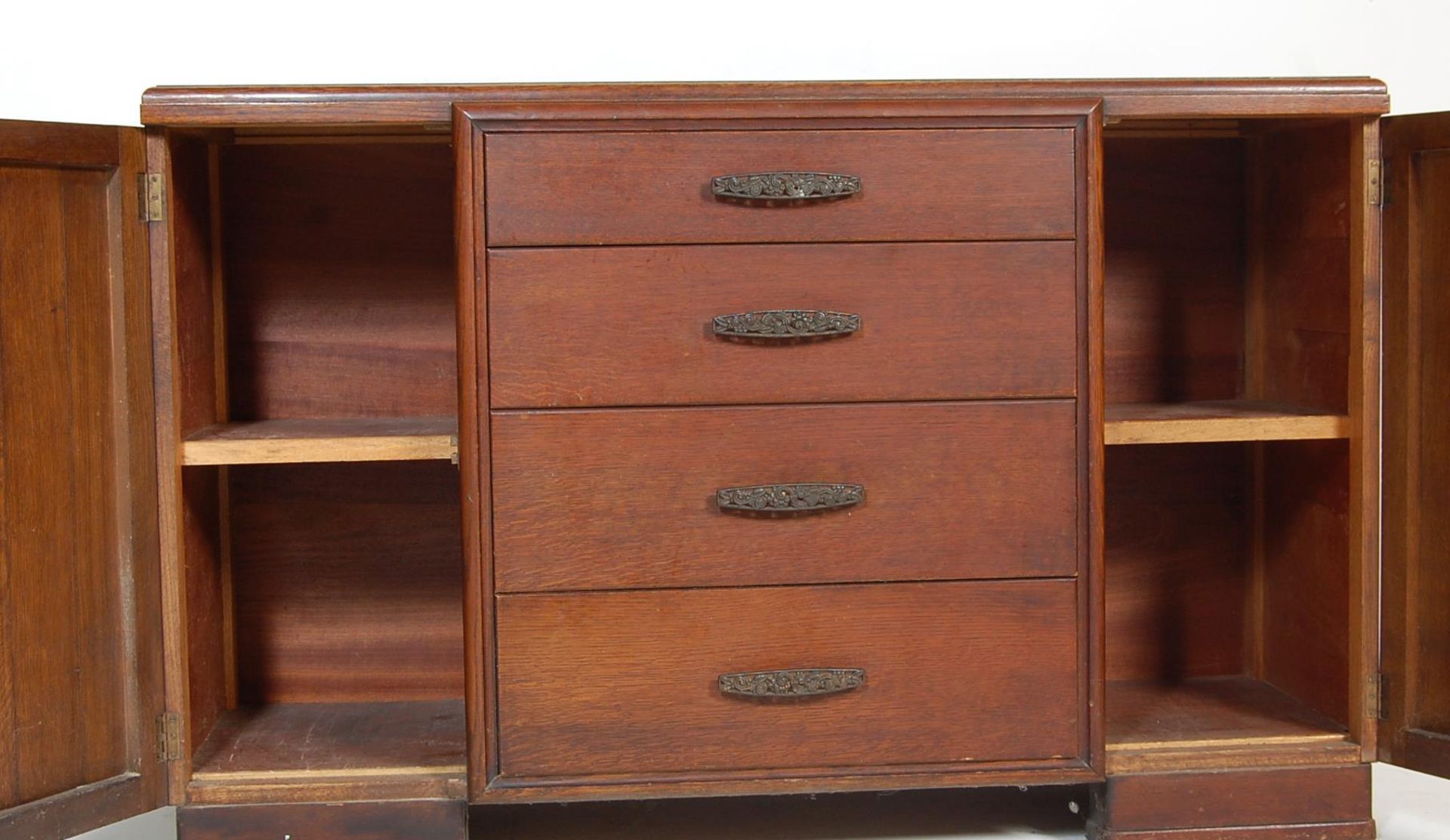 1930’S ART DECO OAK SIDEBOARD DRESSER WITH DRAWERS AND CUPBOARD - Image 5 of 6
